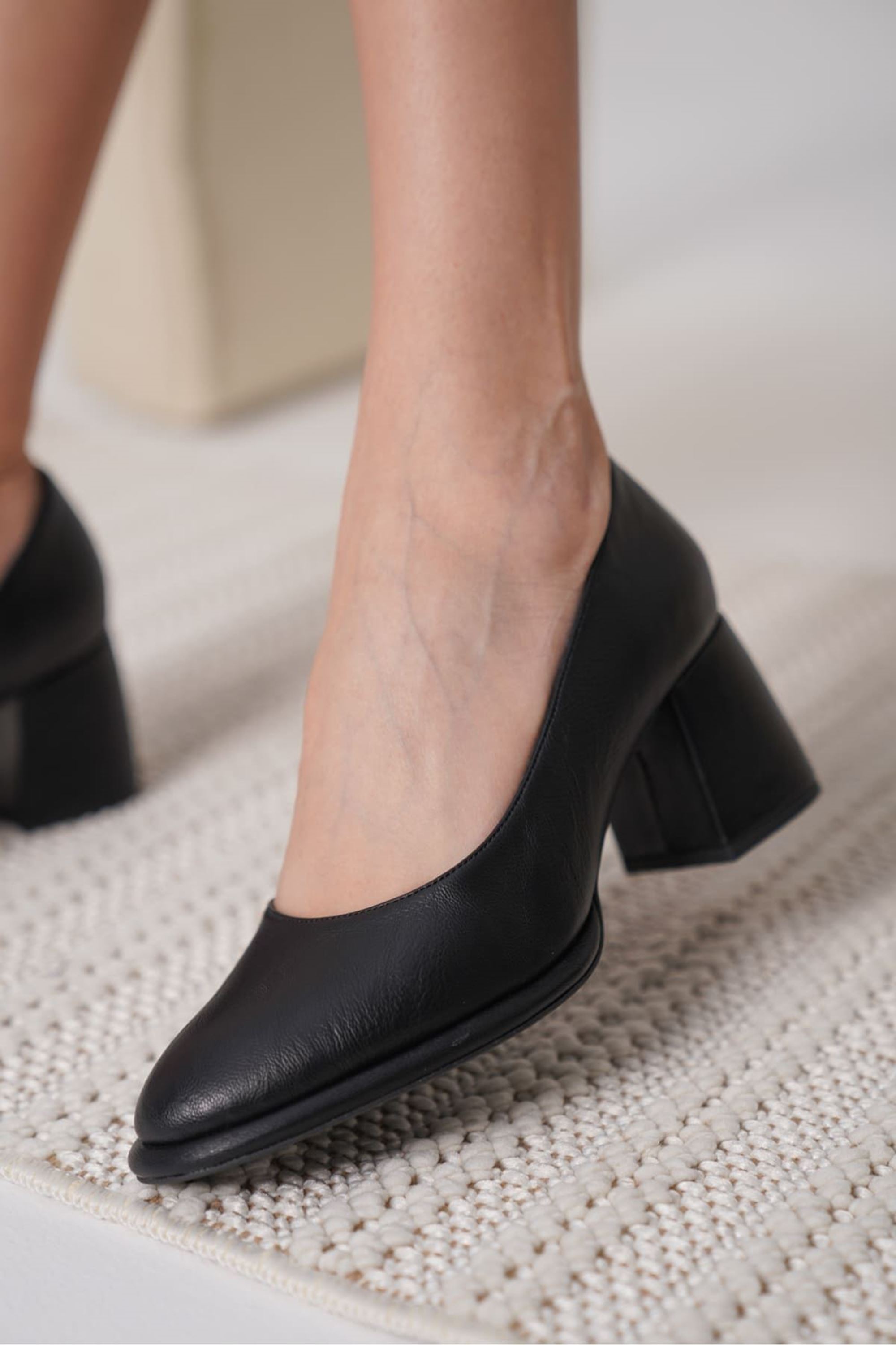 Avoria Kadın Klasik Tasarım Kalın Topuklu Ayakkabı Stiletto - Siyah