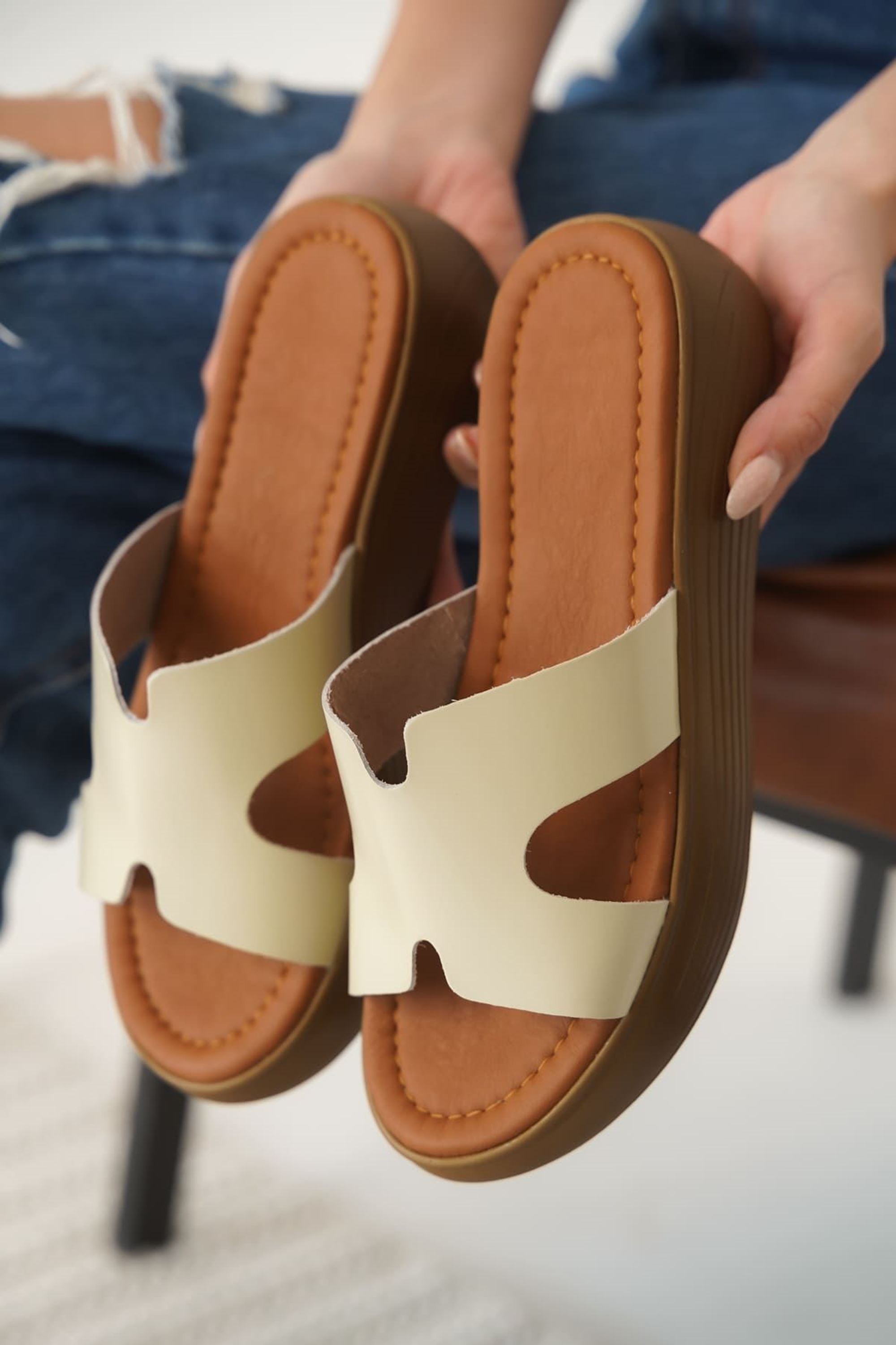 Elvish Kadın Hafif Rahat Yazlık Hakiki Deri Terlik - Bej