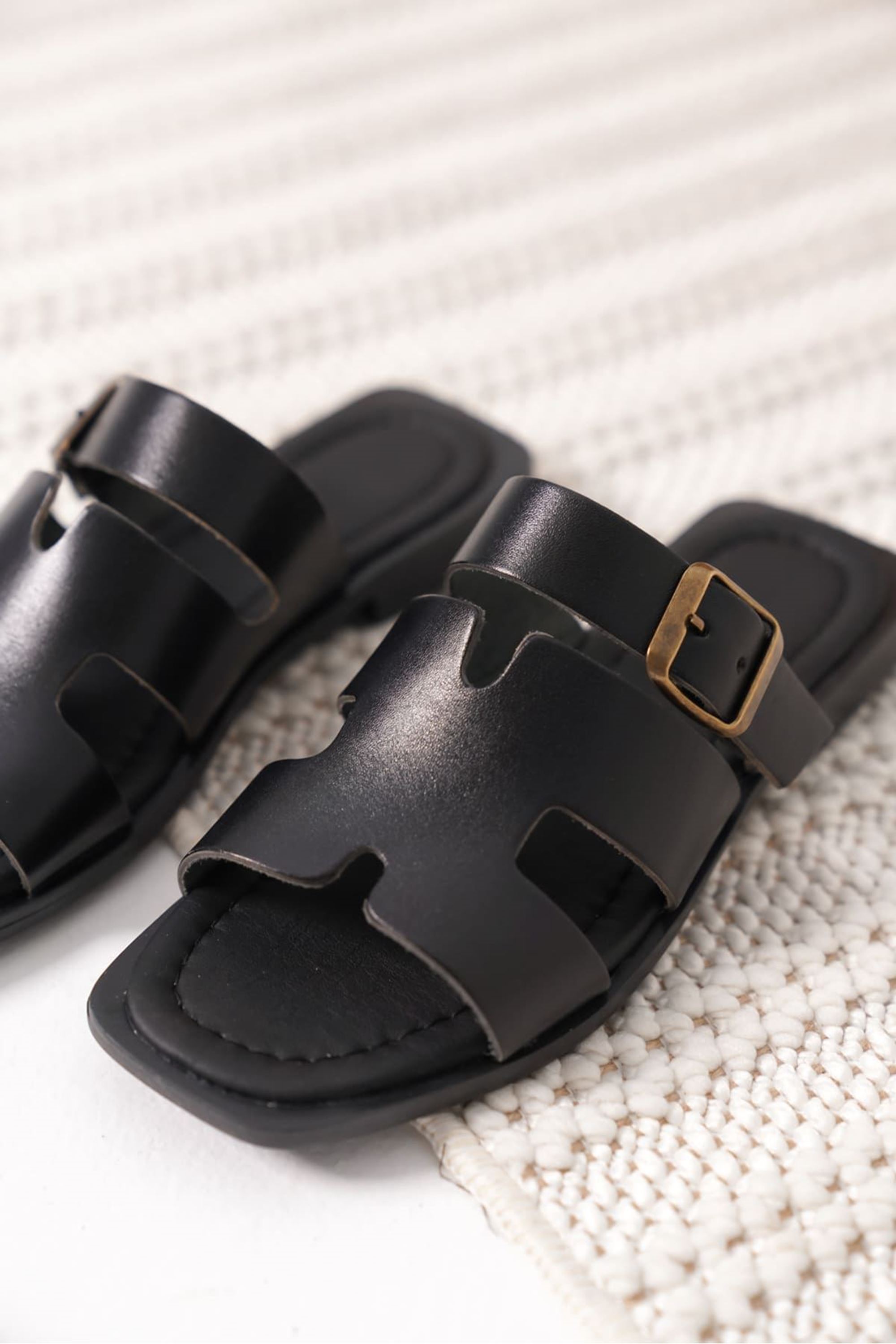 Zulla Kadın Şık Toka Detaylı Hakiki Deri Terlik - Siyah