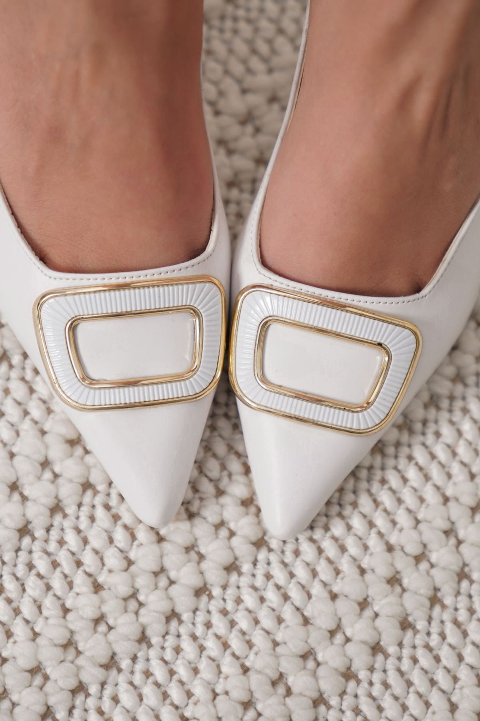 Elindra Kadın Şık Toka Detaylı Topuklu Ayakkabı - Beyaz