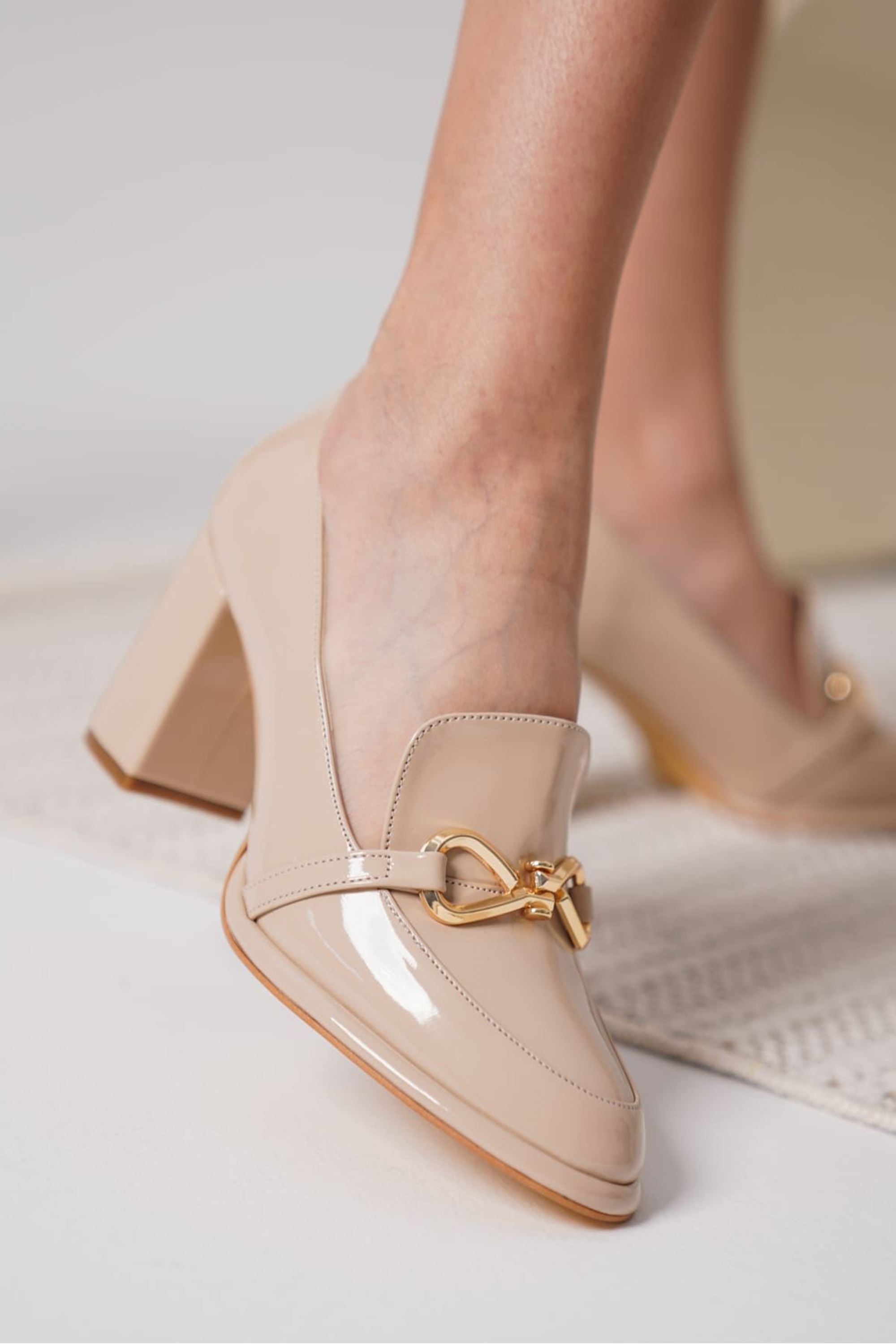 Lureya Kadın Şık Toka Detaylı Rugan Topuklu Ayakkabı - Nude