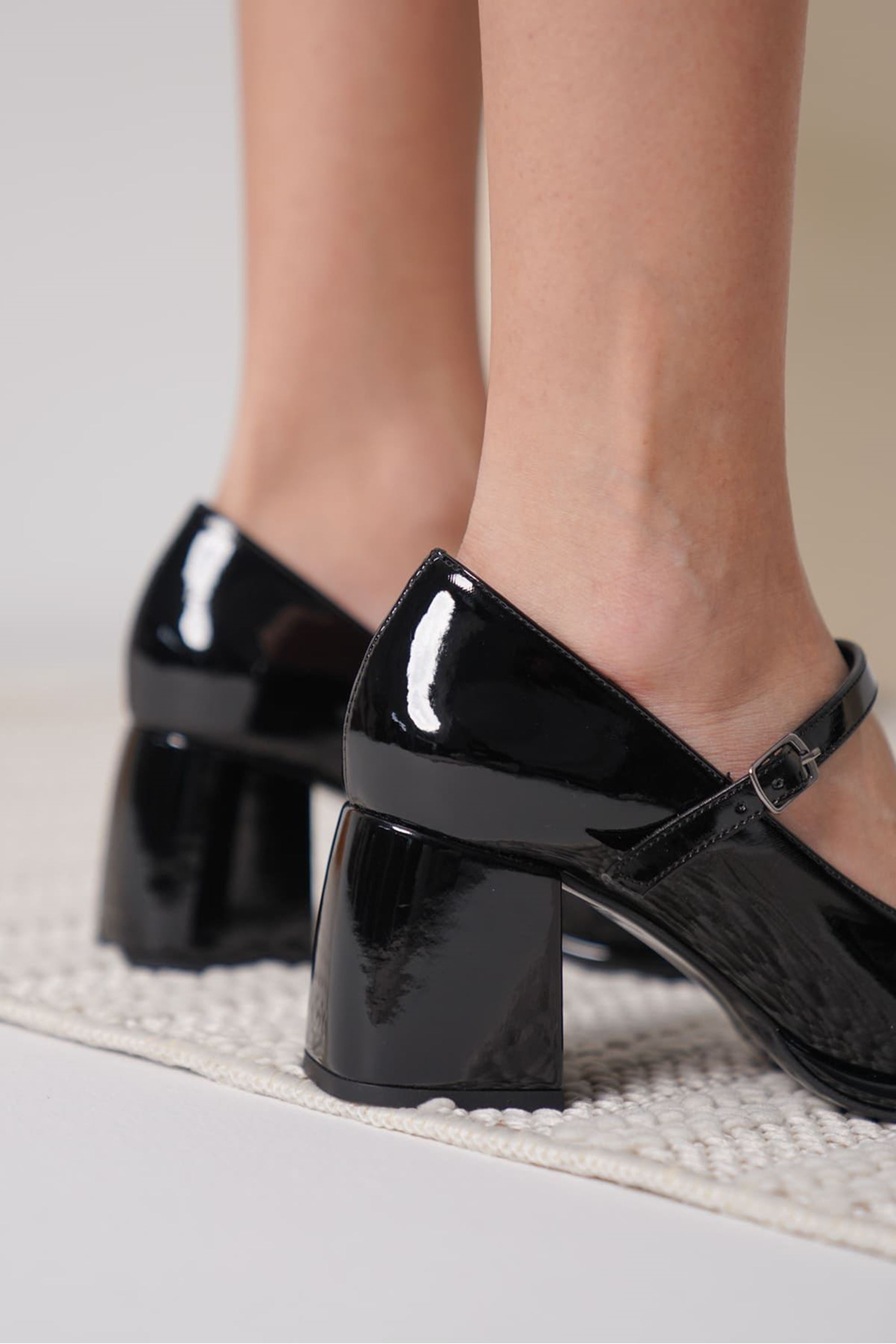 Camire Kadın Rugan Klasik Kalın Topuklu Ayakkabı - Siyah