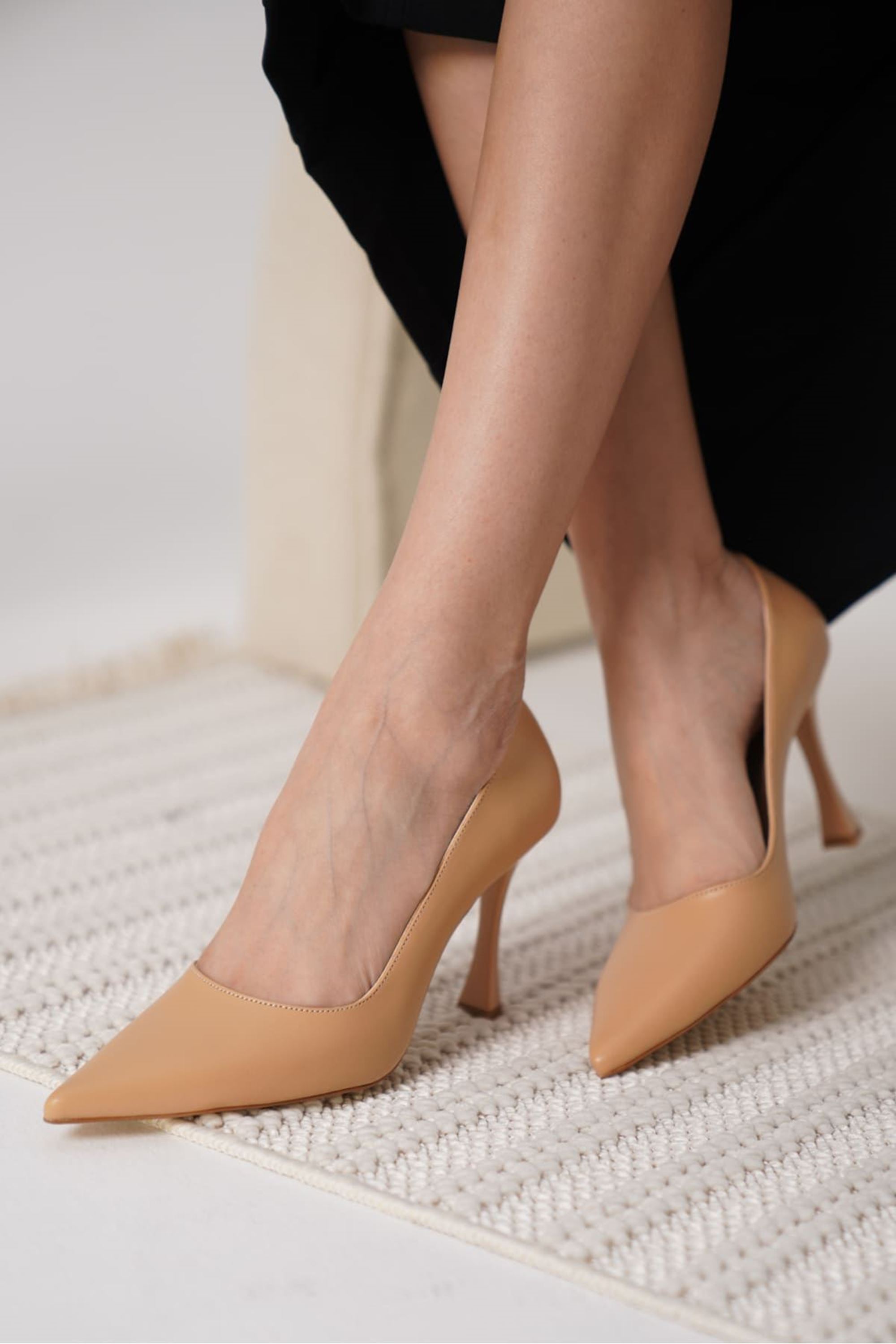 Sorina Kadın Cilt Klasik Sade Tasarım Stiletto - Nude