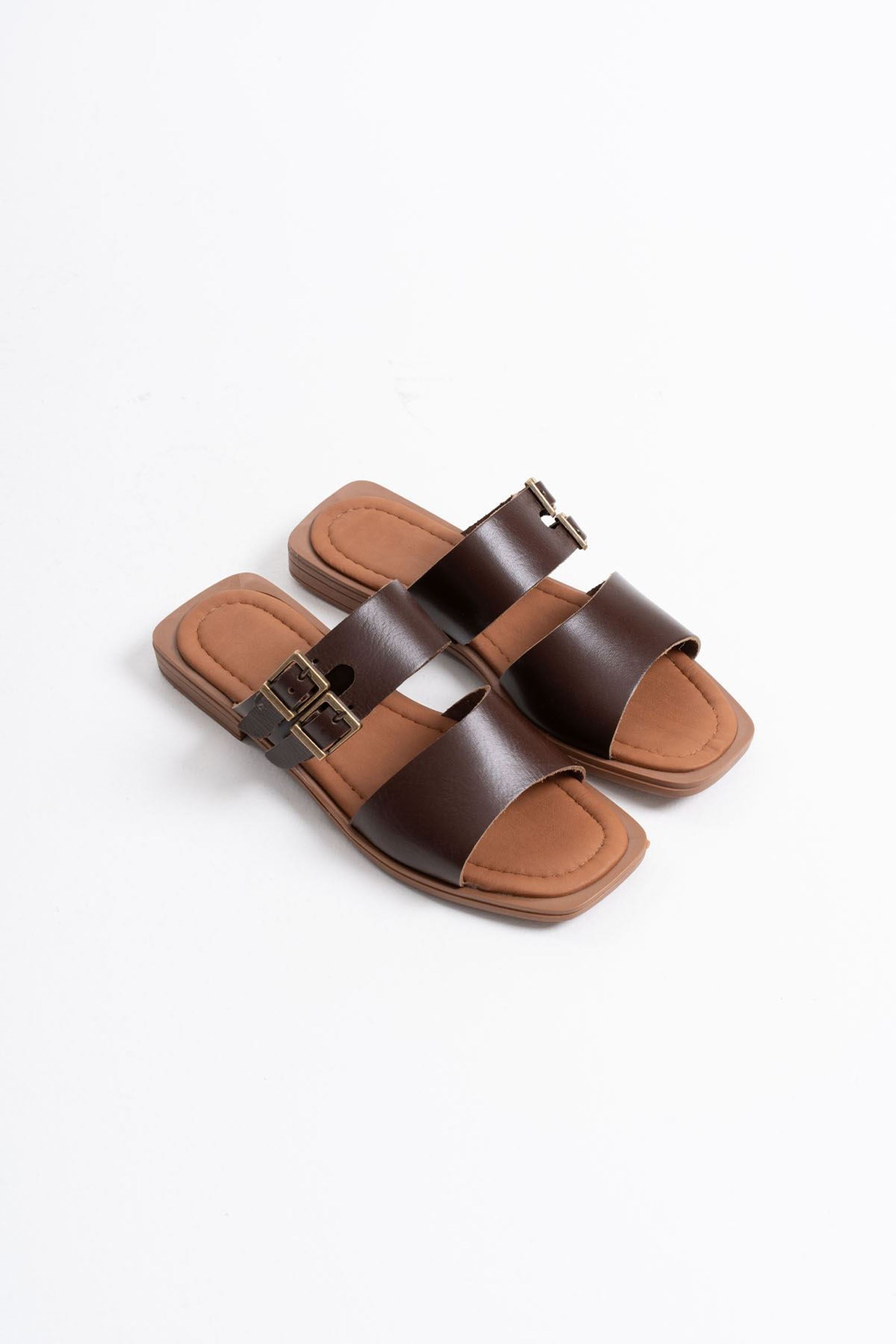 Mistelle Kadın Toka Detaylı İnce Tabanlı Hafif Rahat Hakiki Deri Terlik - Acı Kahve