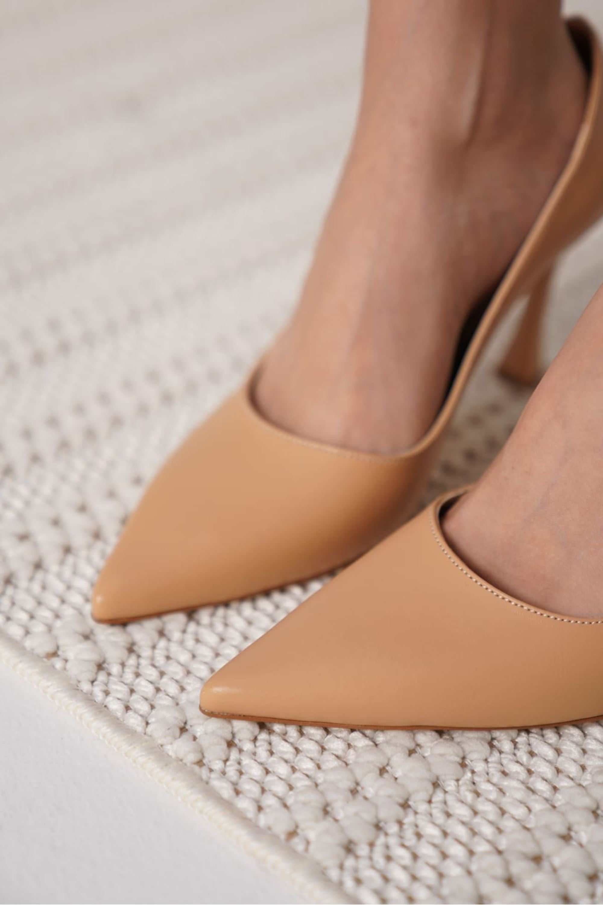 Sorina Kadın Cilt Klasik Sade Tasarım Stiletto - Nude