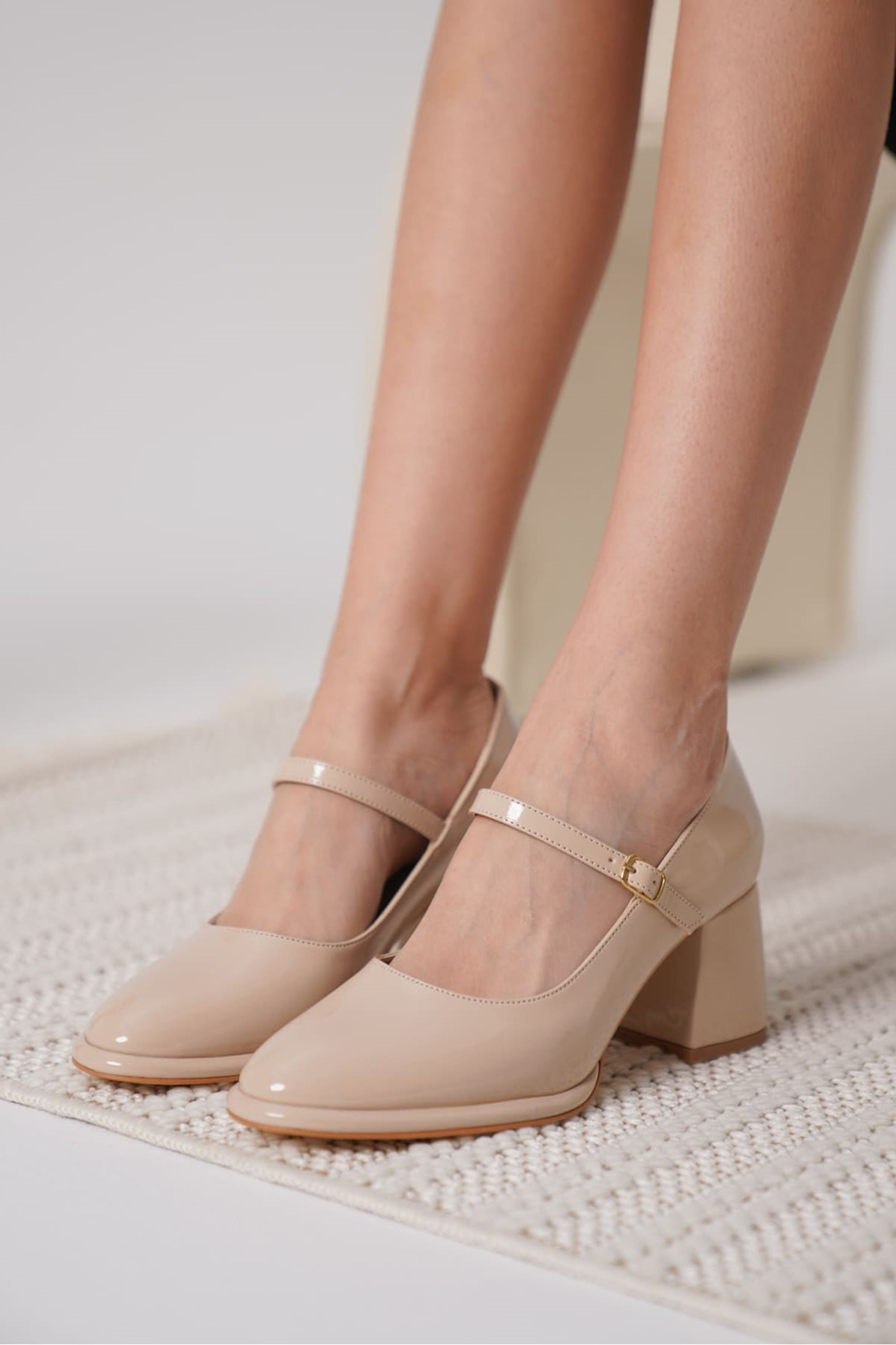 Camire Kadın Rugan Klasik Kalın Topuklu Ayakkabı - Bej