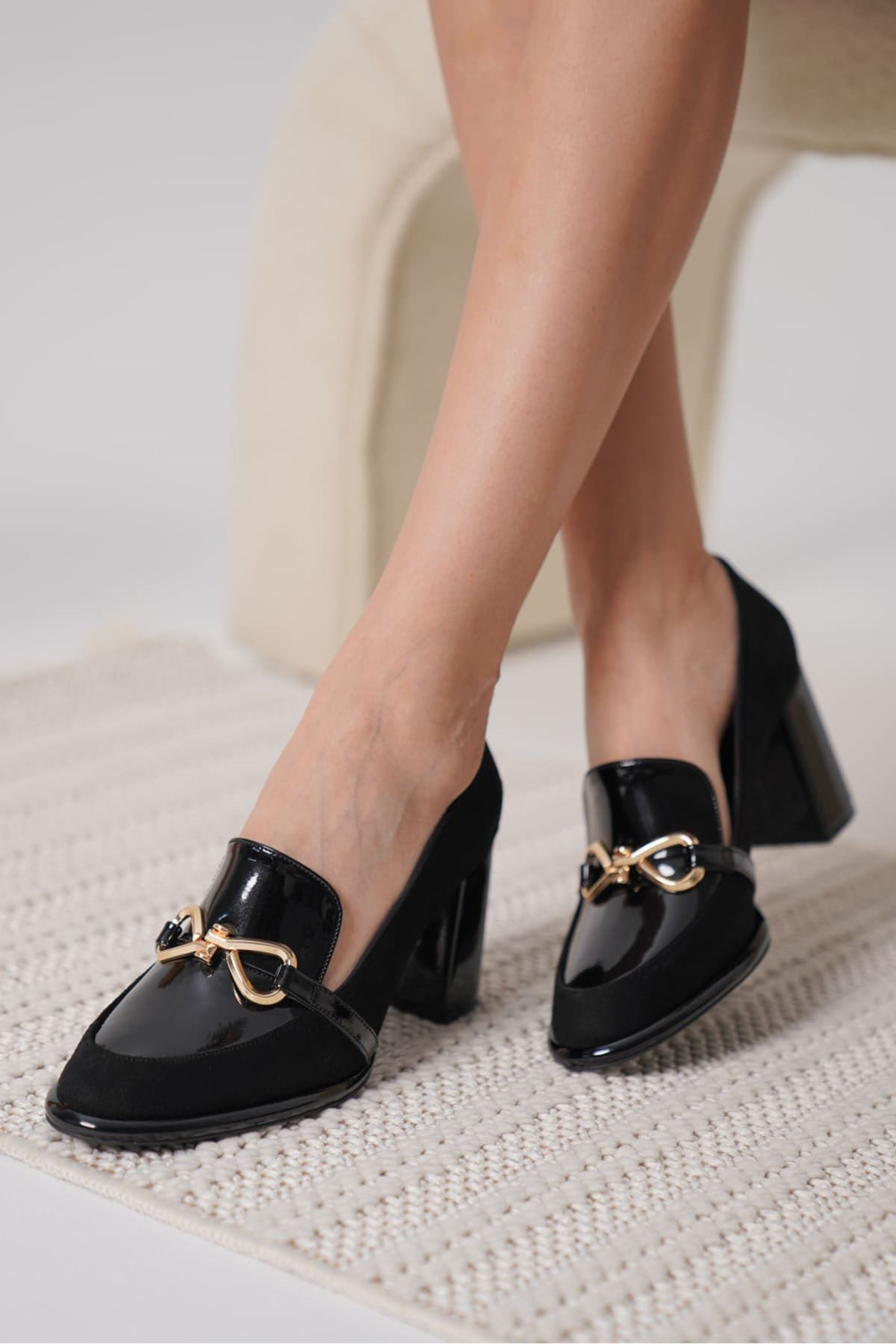 Lureya Kadın Şık Toka Detaylı Rugan Süet Topuklu Ayakkabı - Siyah