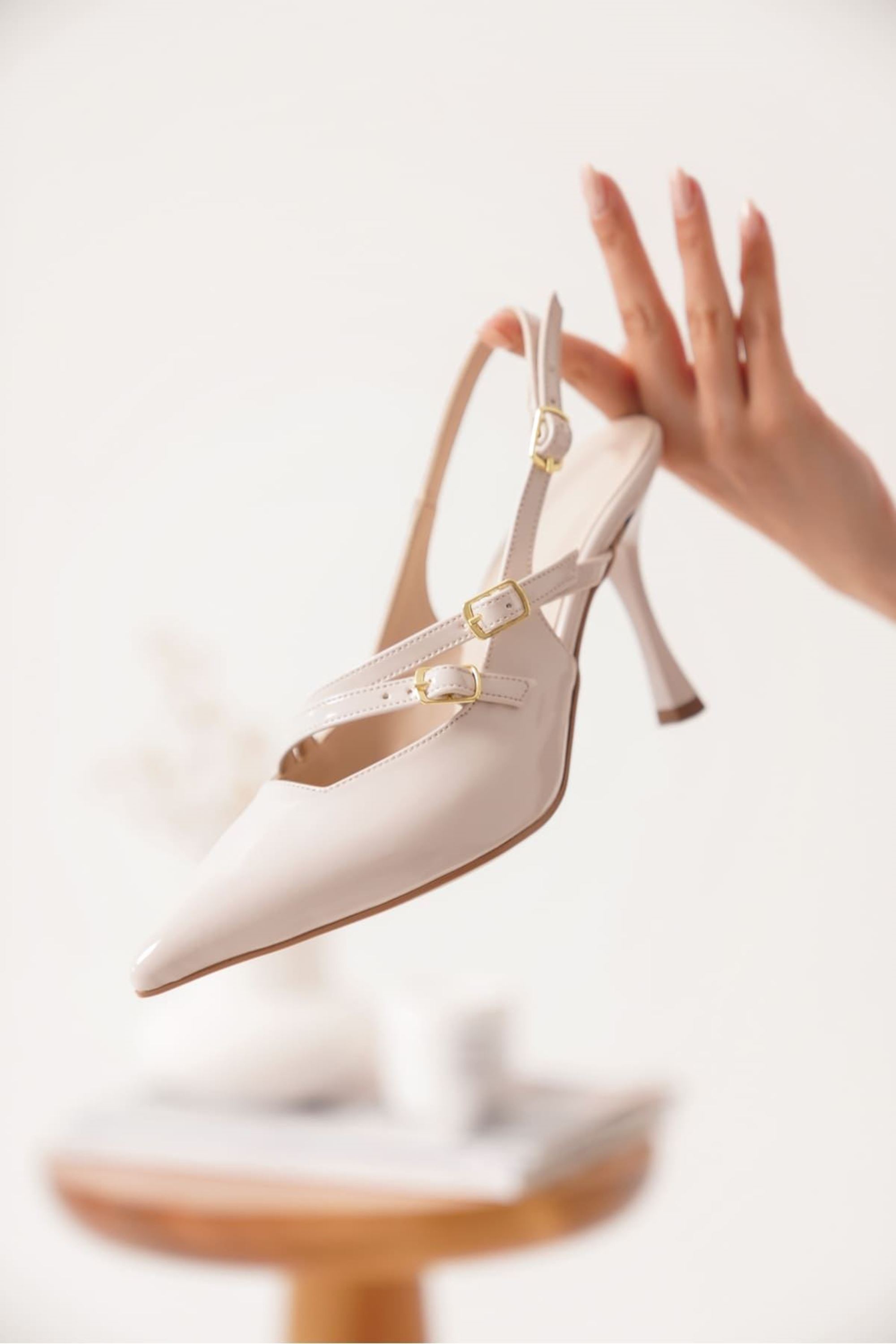 Tersia Kadın Rugan Şık Çift Bant Detaylı Topuklu Ayakkabı - Bej