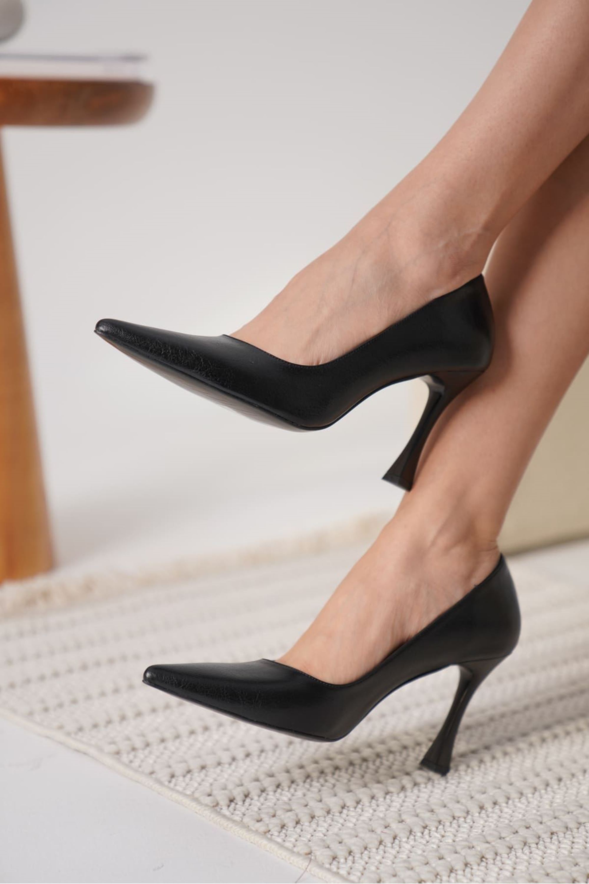 Sorina Kadın Cilt Klasik Sade Tasarım Stiletto - Siyah