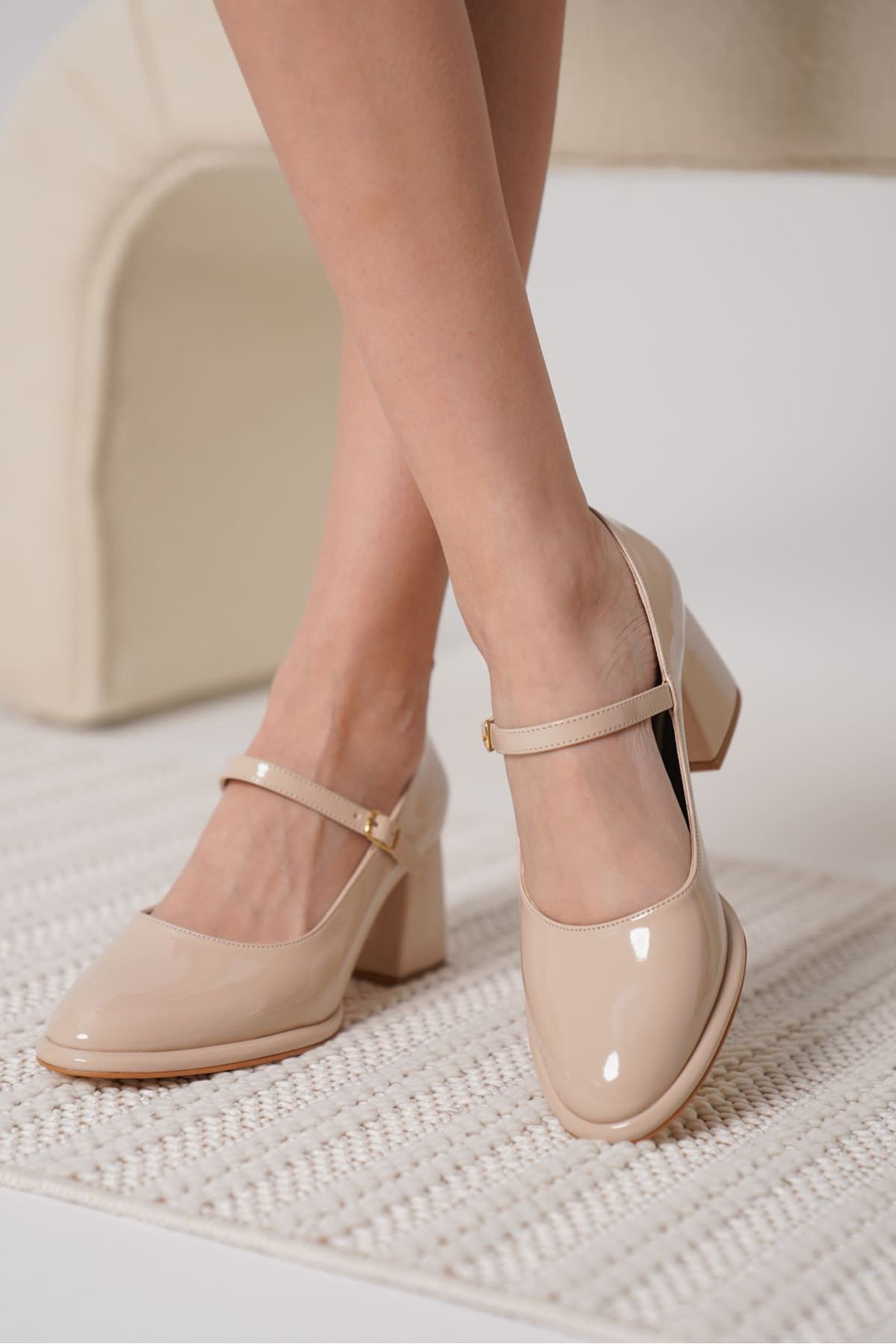 Camire Kadın Rugan Klasik Kalın Topuklu Ayakkabı - Bej