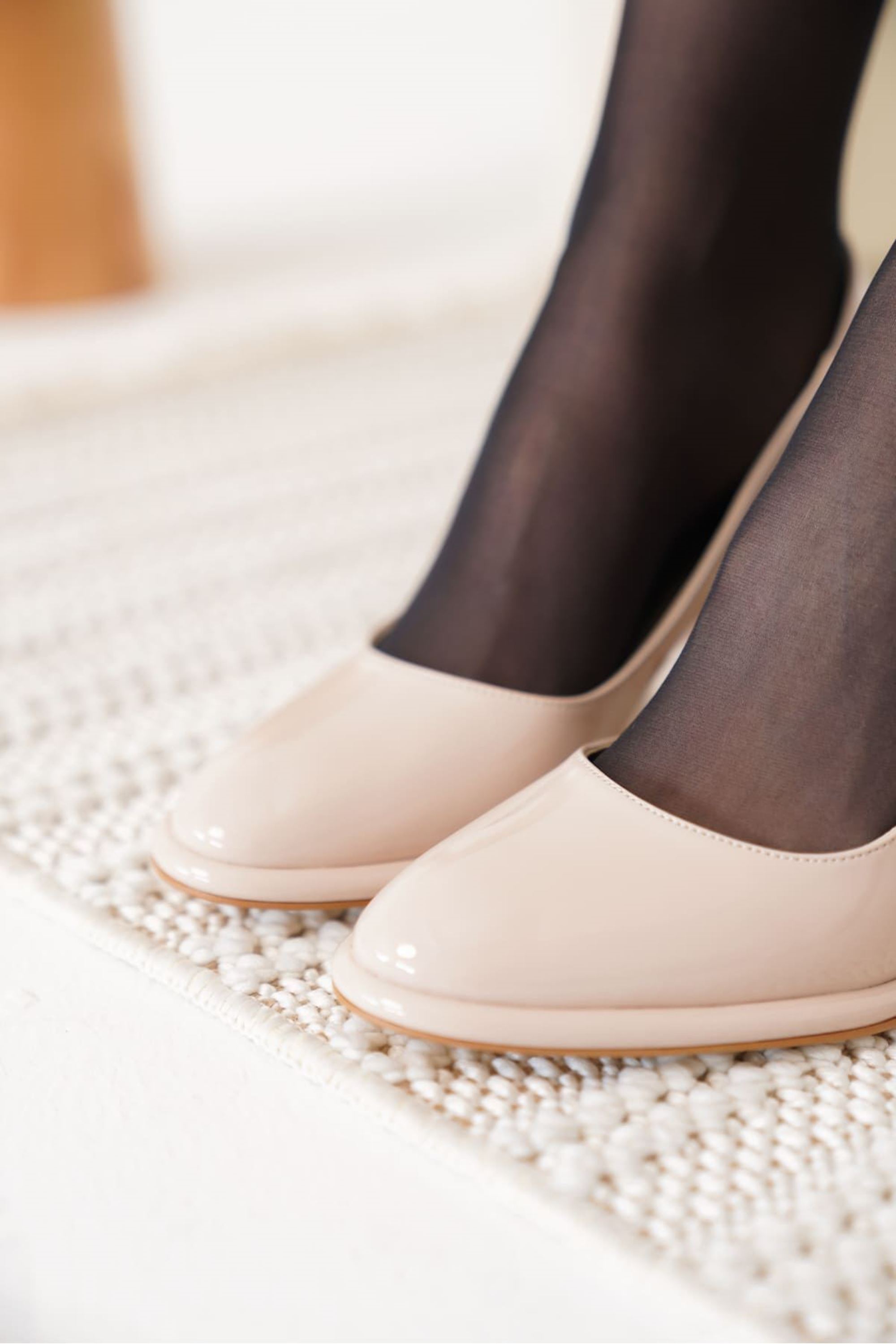 Aronna Kadın Rugan Klasik Kalın Topuklu Ayakkabı - Bej