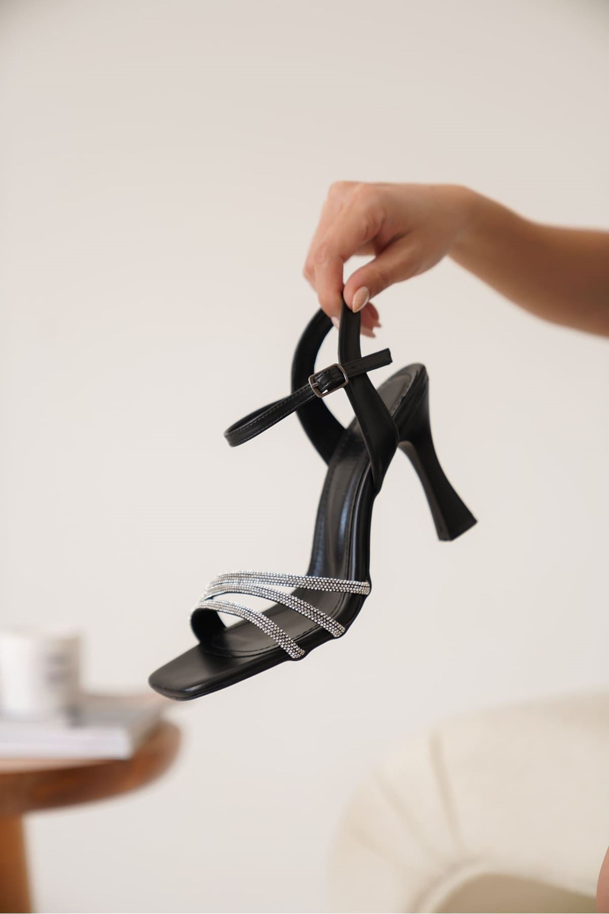 Azira Kadın Şık Taş Detaylı Abiye Topuklu Sandalet - Siyah