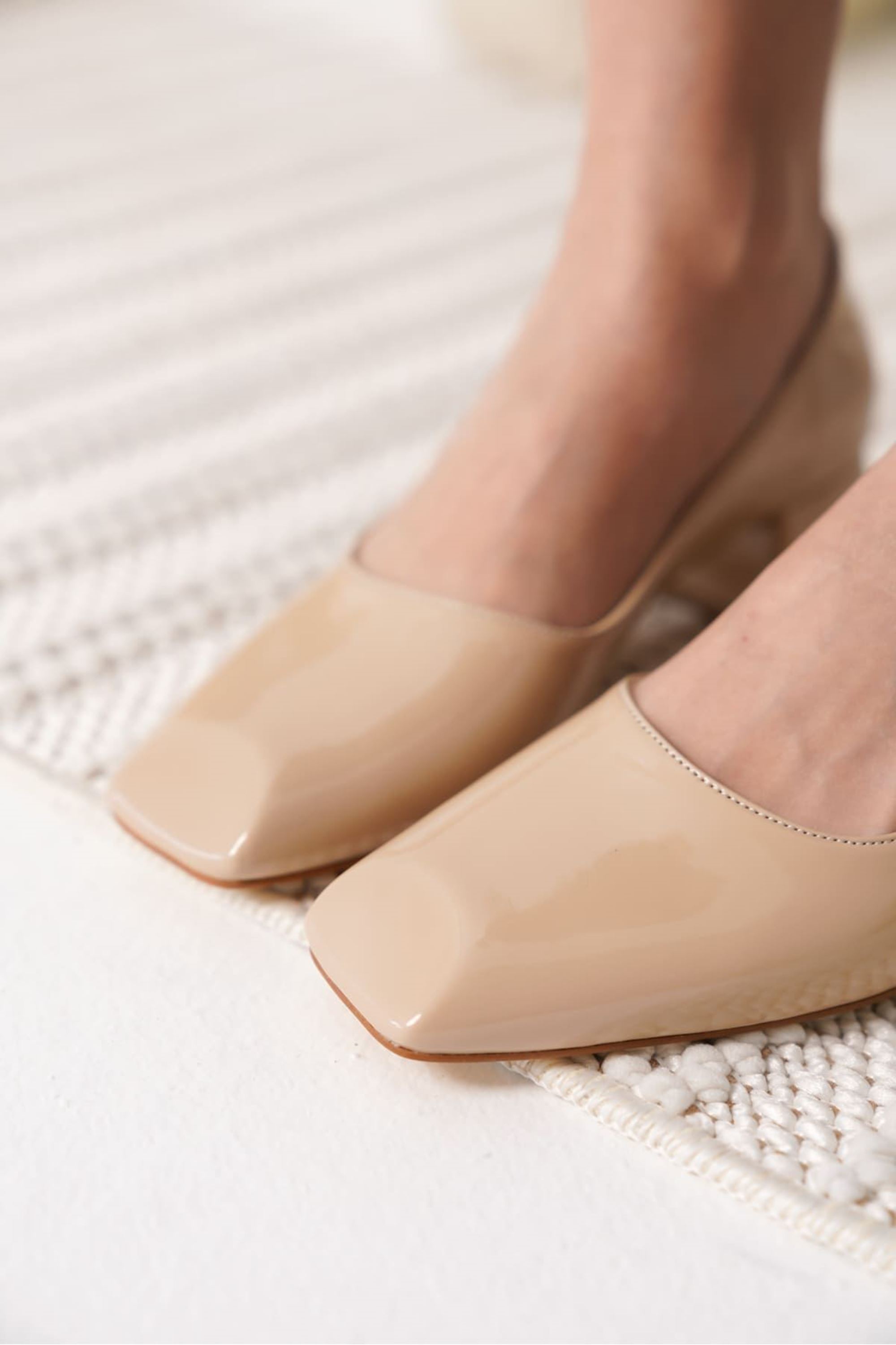 Alevra Kadın Rugan Kalın Topuklu Ayakkabı - Nude