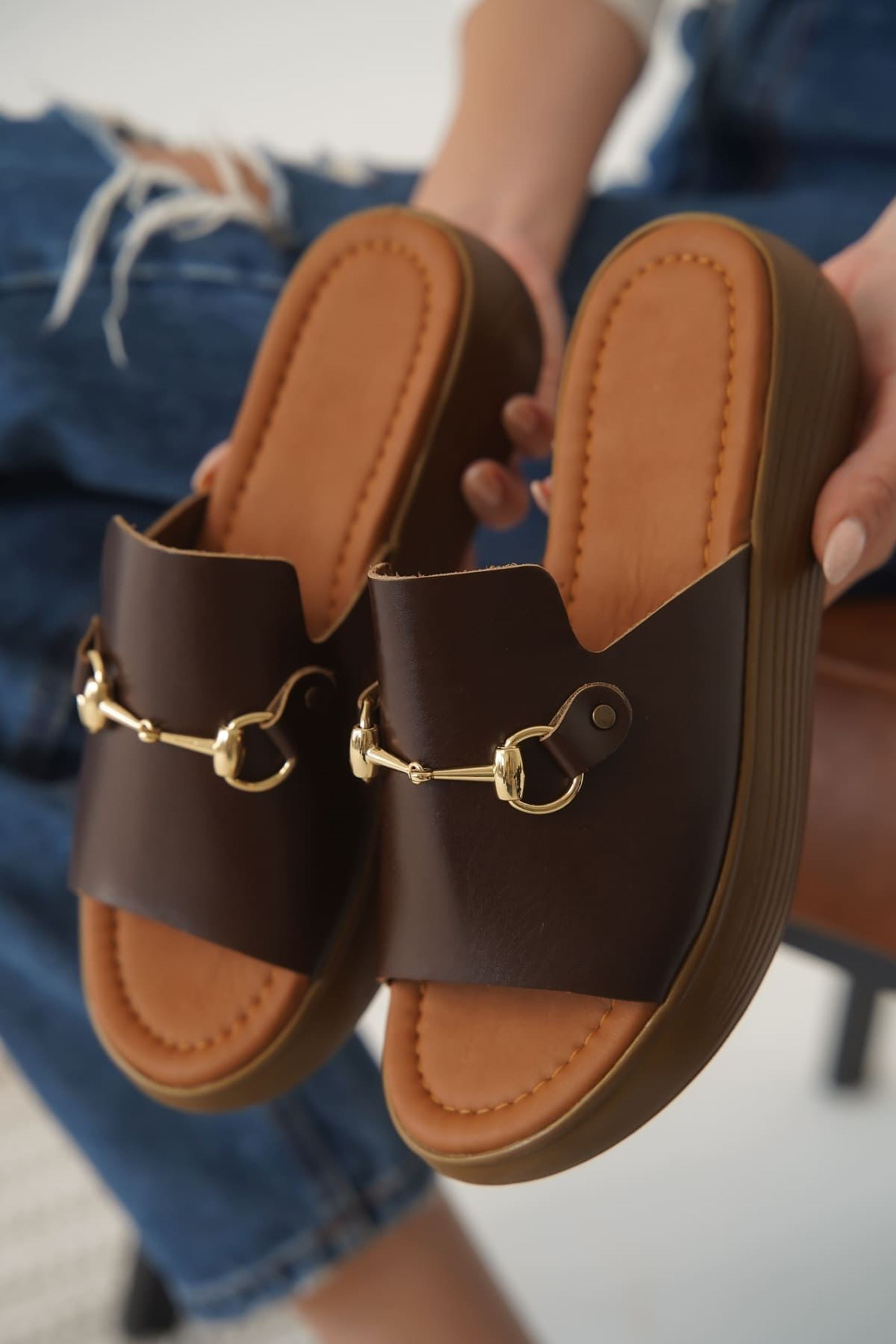 Calibu Kadın Hakiki Deri Toka Detaylı Terlik - Acı Kahve