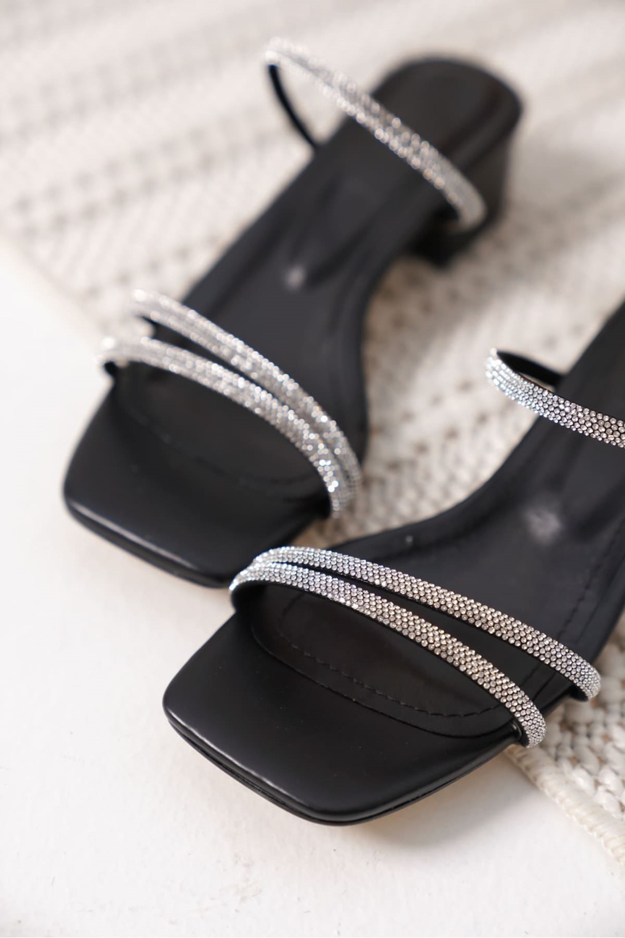 Bumbly Kadın Şık Taş Detaylı Kalın Topuklu Terlik - Siyah