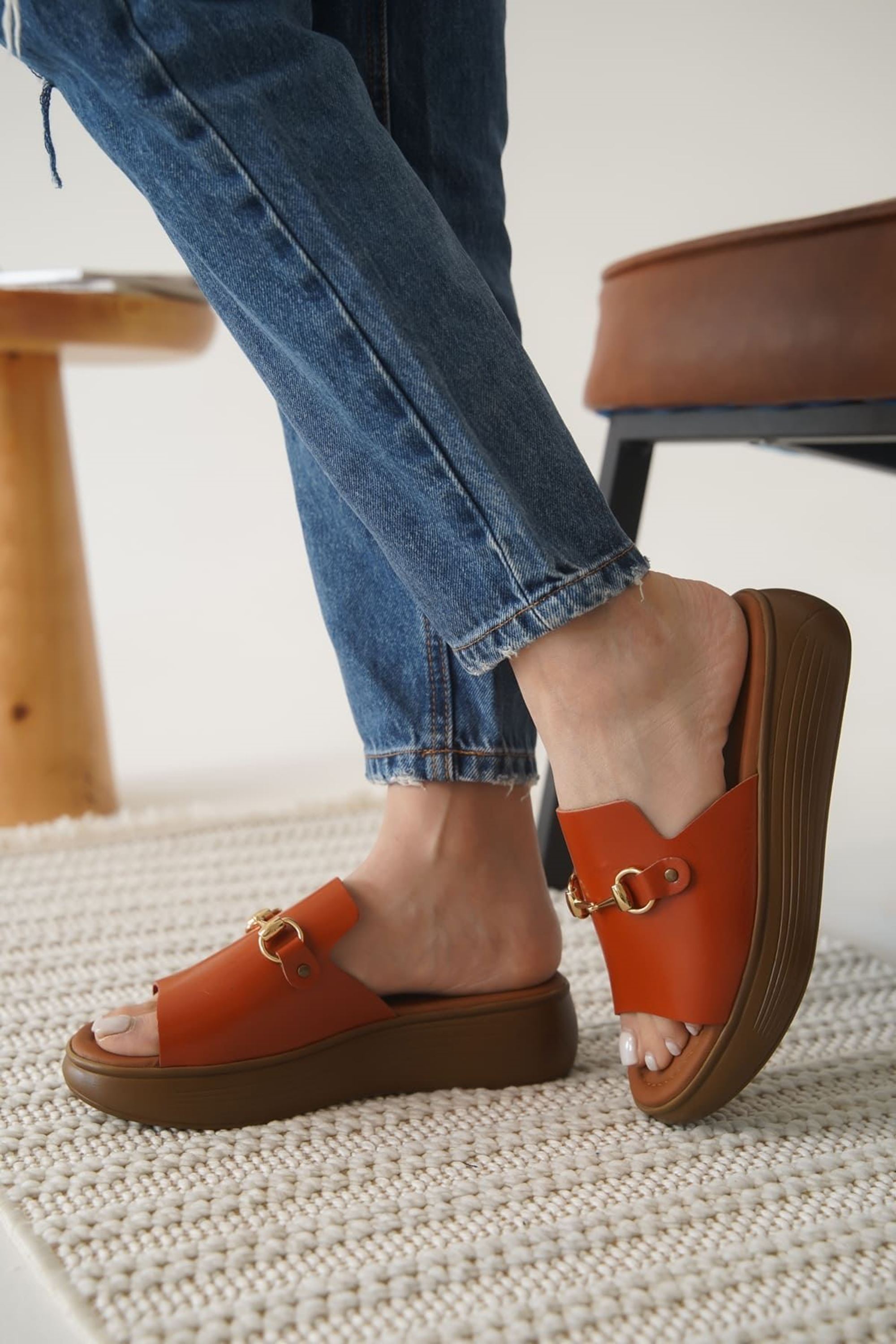 Calibu Kadın Hakiki Deri Toka Detaylı Terlik - Kiremit