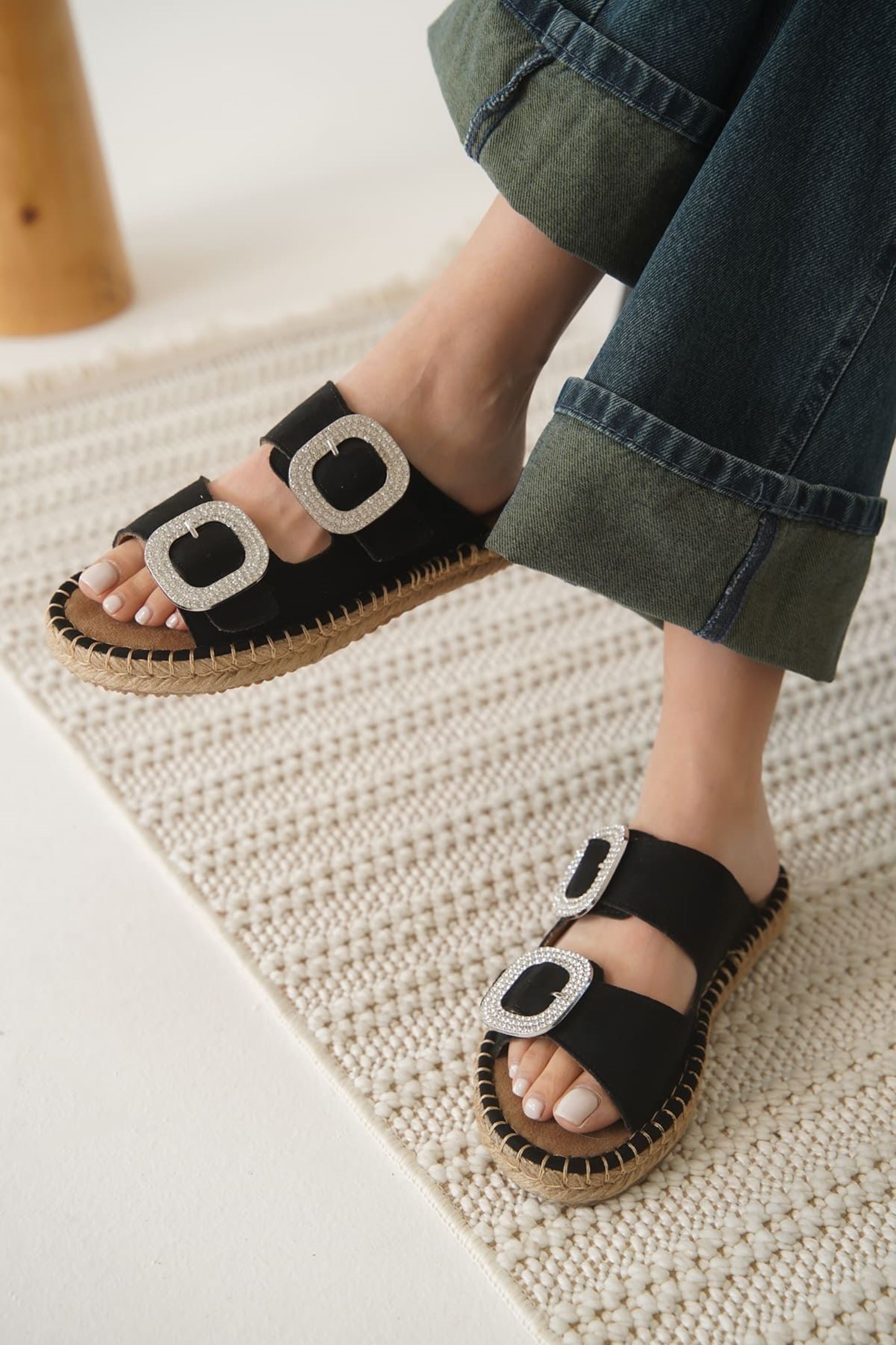 Eazelle Kadın Süet Taş Detaylı Günlük Terlik - Siyah