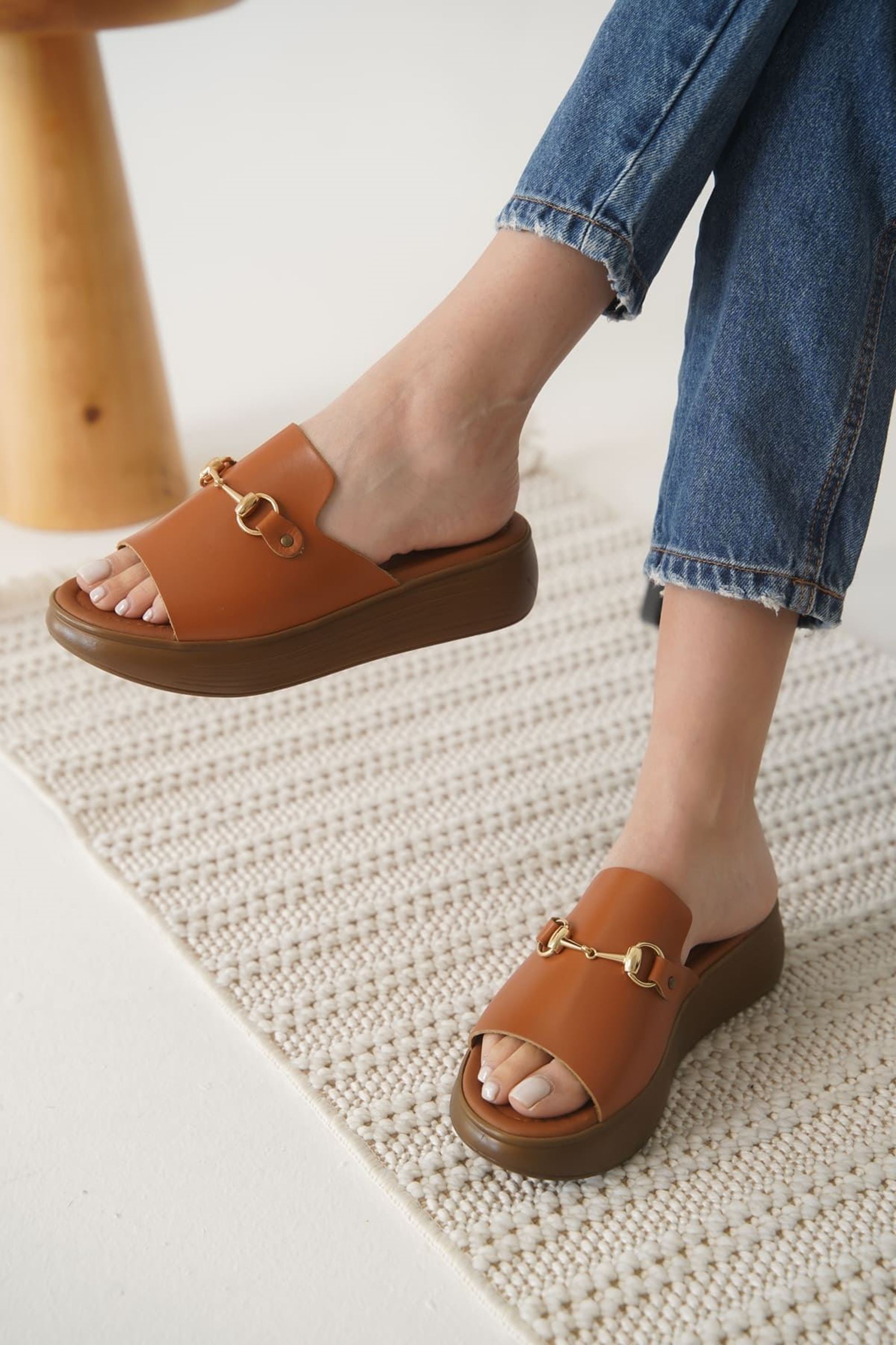 Calibu Kadın Hakiki Deri Toka Detaylı Terlik - Taba