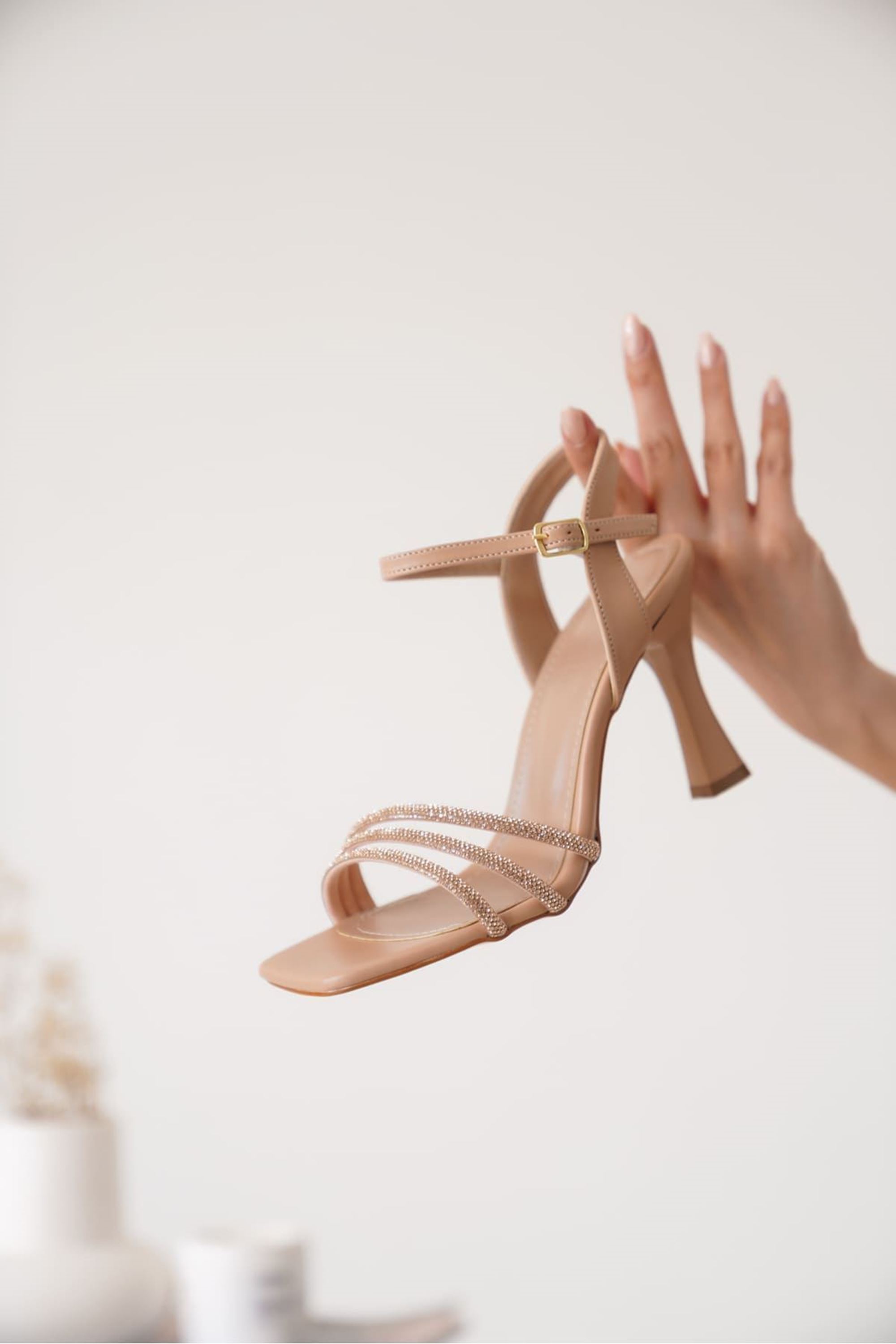 Azira Kadın Şık Taş Detaylı Abiye Topuklu Sandalet - Nude