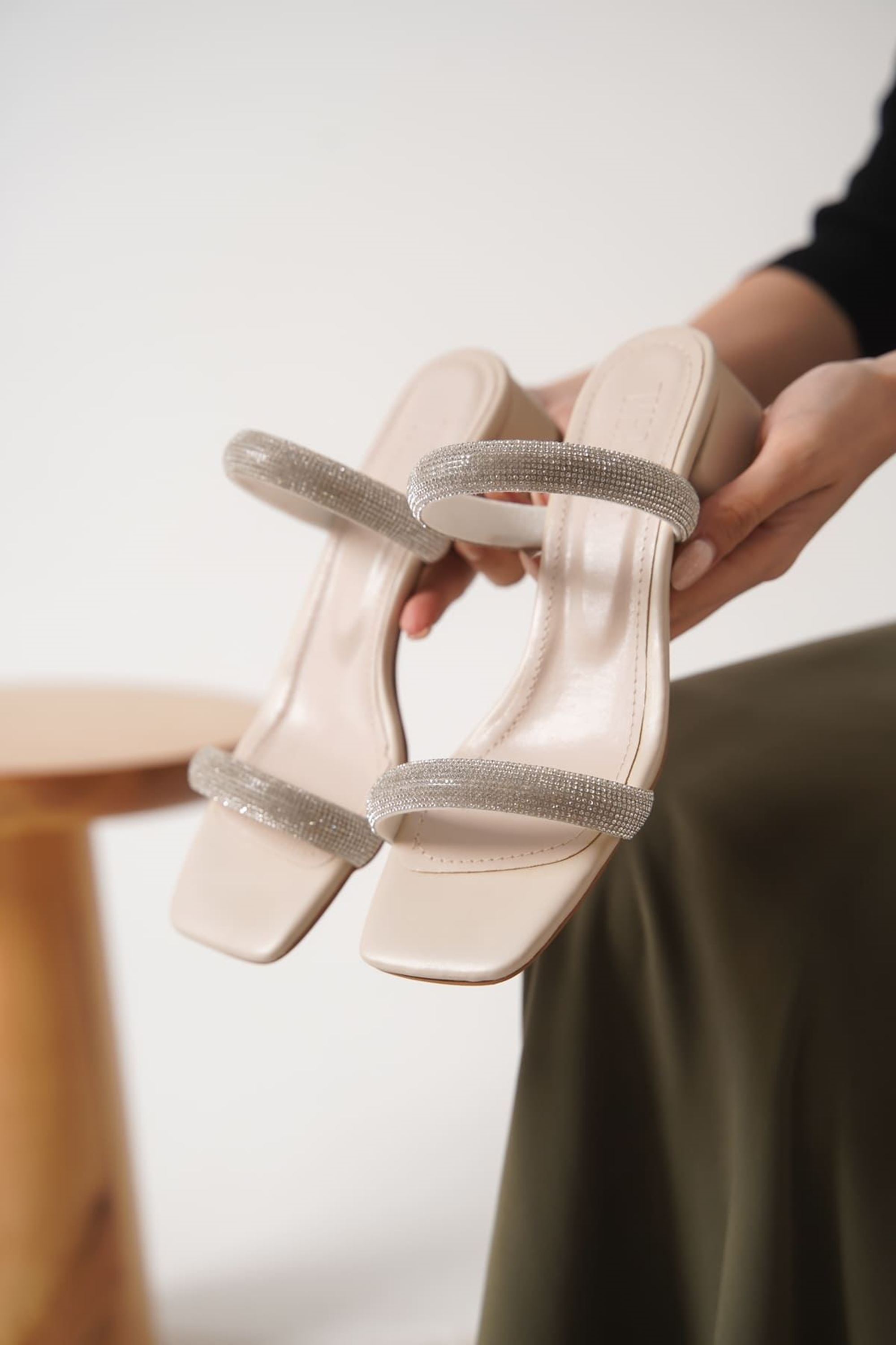 Nazelle Kadın Taş Detaylı Kalın Topuklu Terlik - Bej