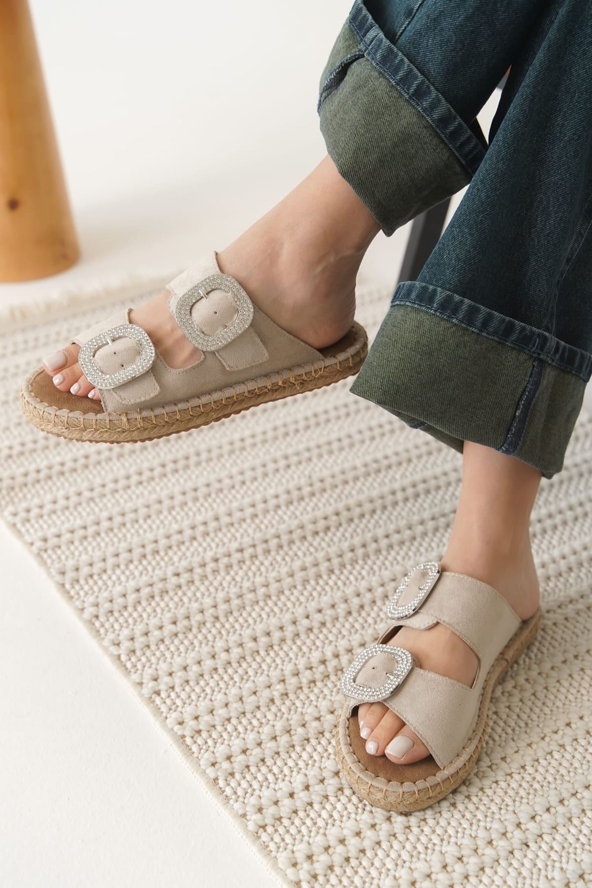 Eazelle Kadın Süet Taş Detaylı Günlük Terlik - Bej