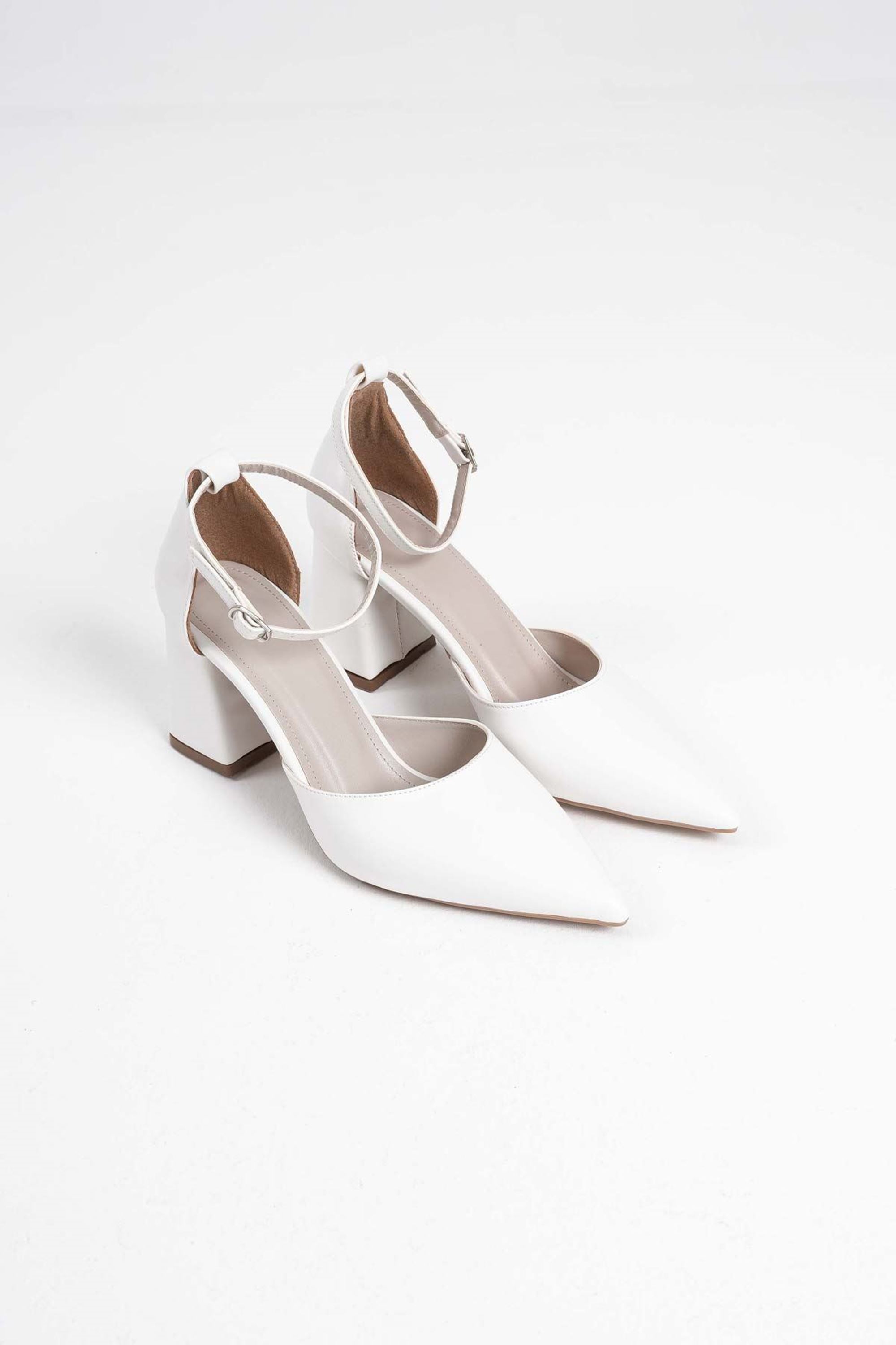 Marisse Kadın Kelepçe Detaylı Kalın Topuklu Ayakkabı - Beyaz