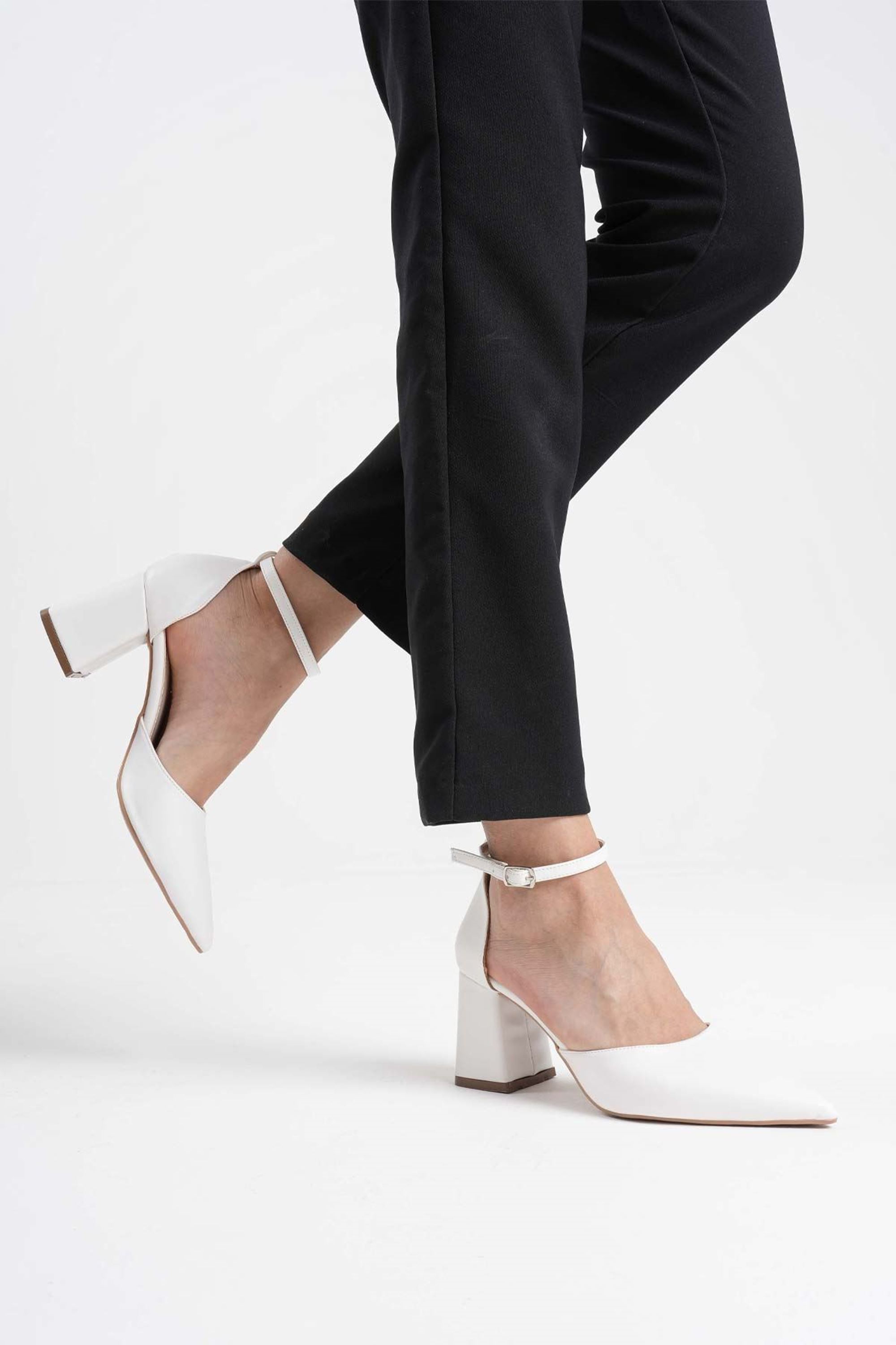 Marisse Kadın Kelepçe Detaylı Kalın Topuklu Ayakkabı - Beyaz