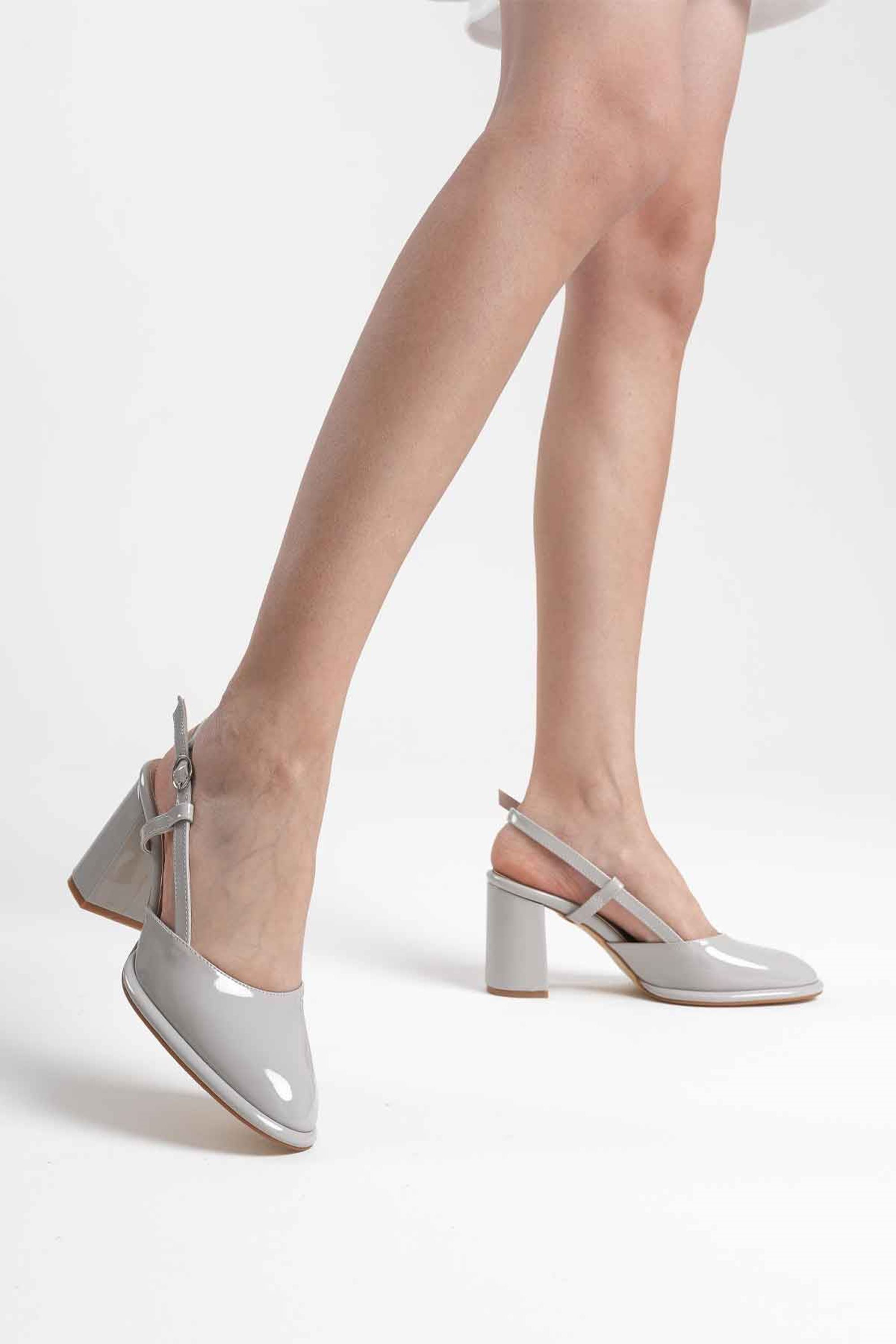 Zevica Kadın Rugan Klasik Kalın Topuklu Ayakkabı - Gri