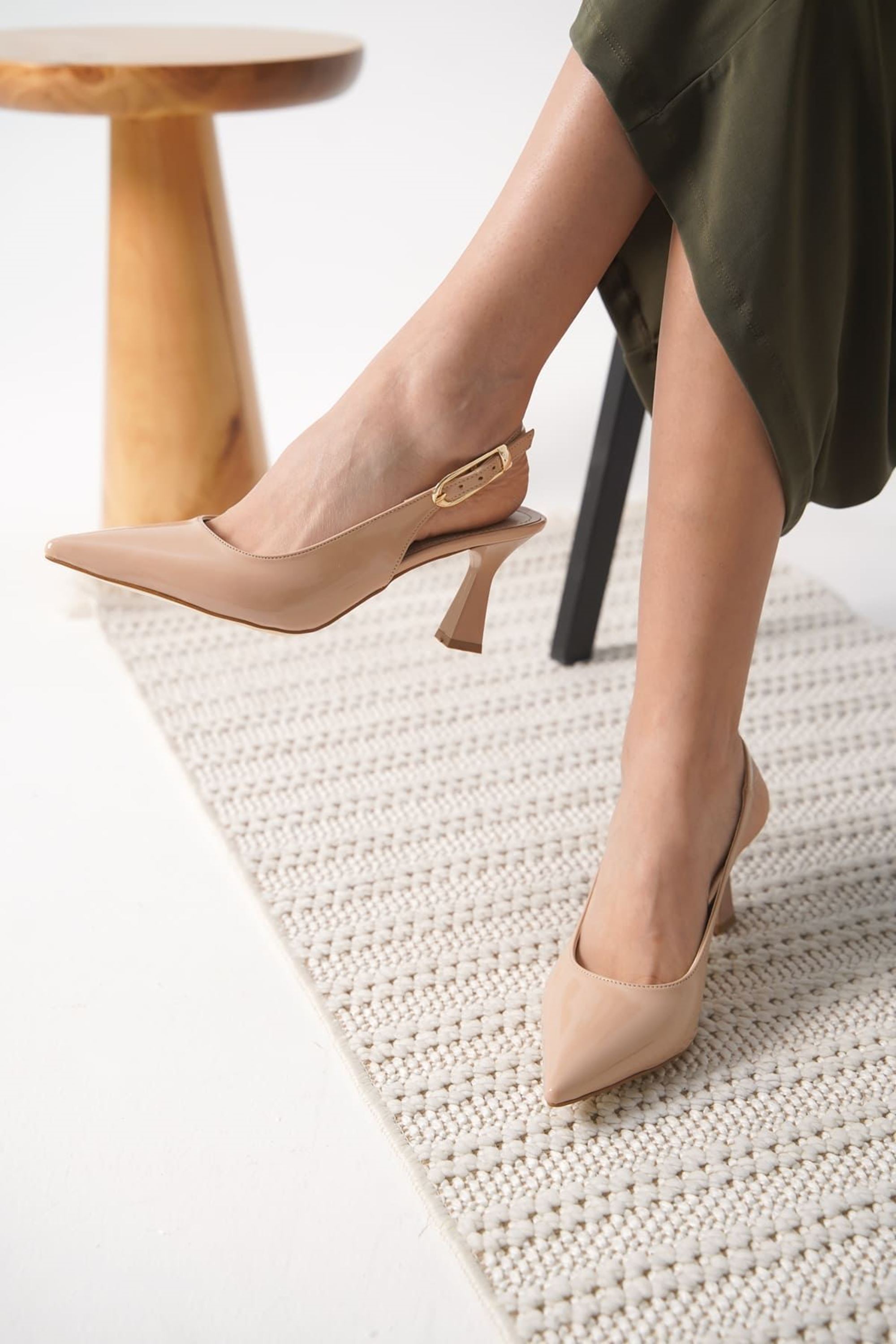 Lorela Kadın Rugan Şık Klasik Topuklu Ayakkabı - Nude