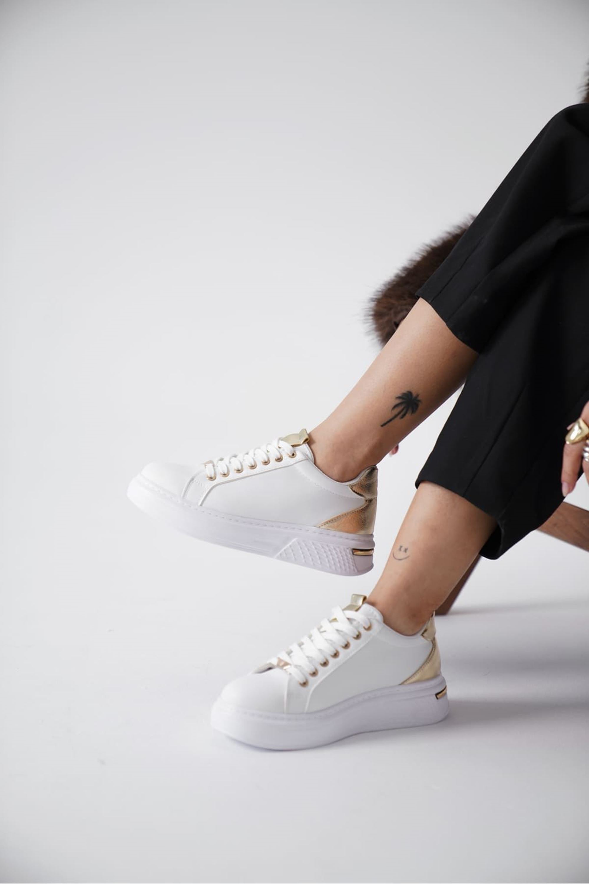 Movix Kadın Altın Detaylı Spor Ayakkabı Sneaker - Beyaz