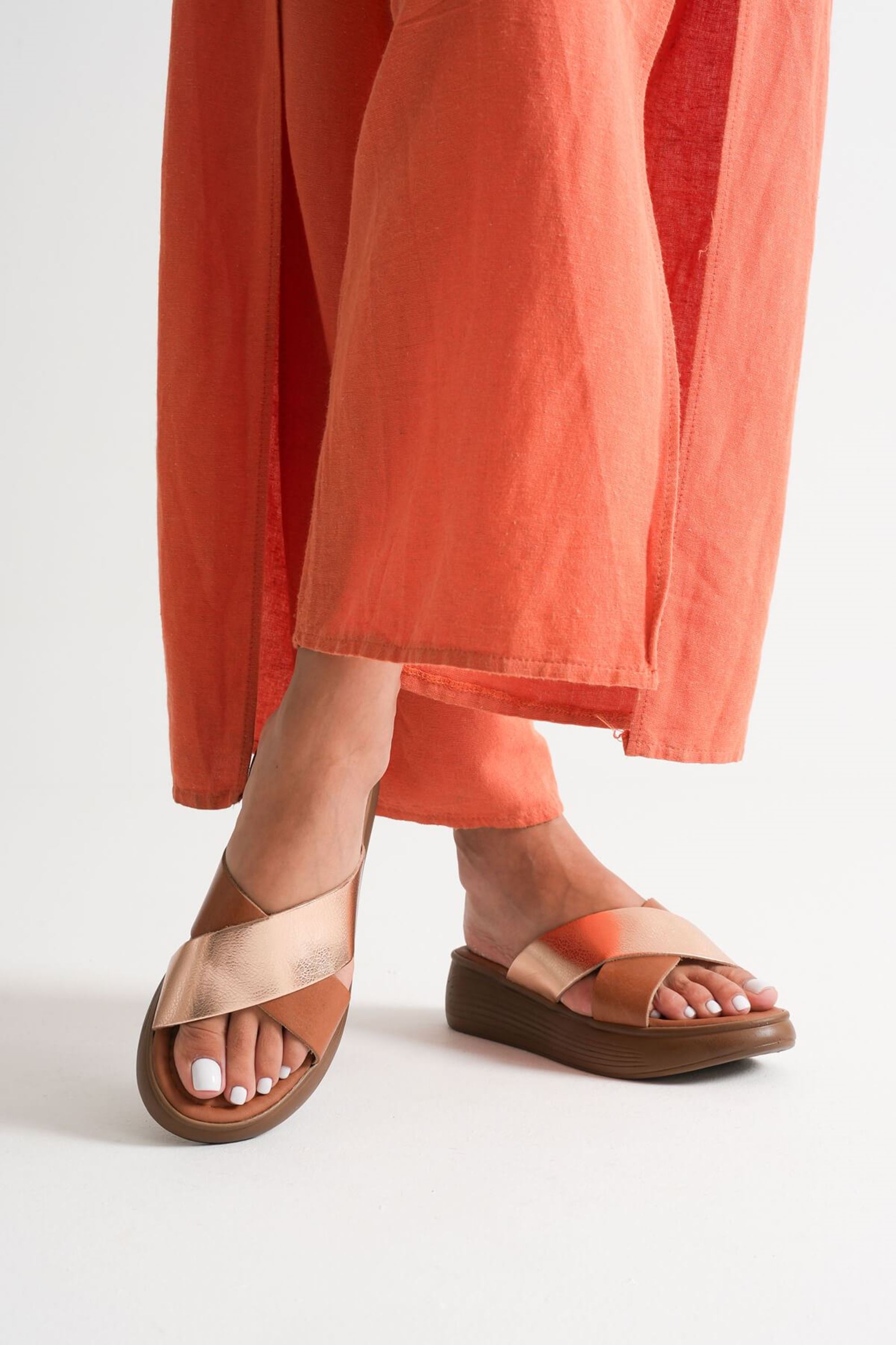 Floare Kadın Düz Hakiki Deri Terlik - Taba/Gold