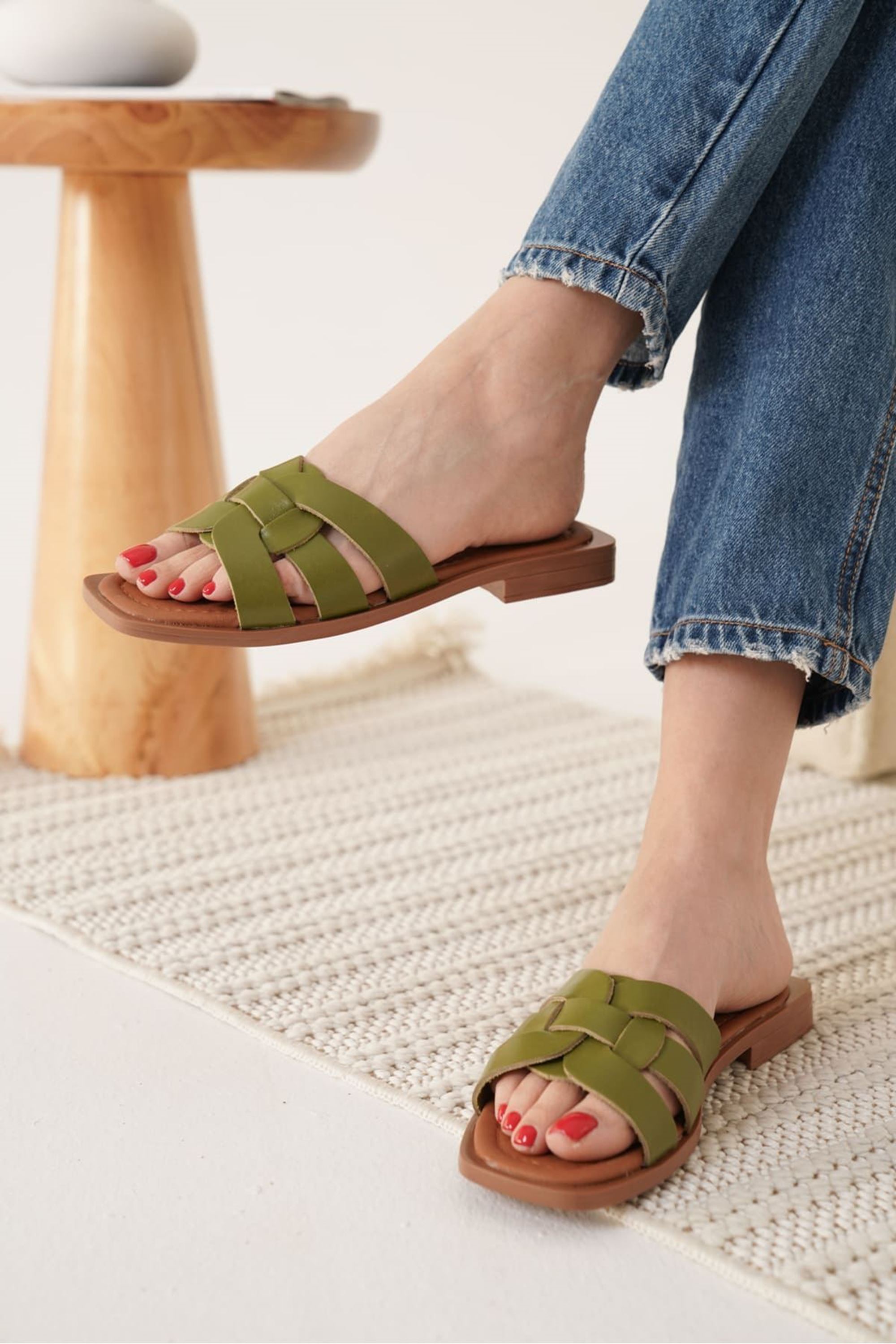 Yessan Kadın Şık Bantlı Hakiki Deri Terlik - Haki Yeşili