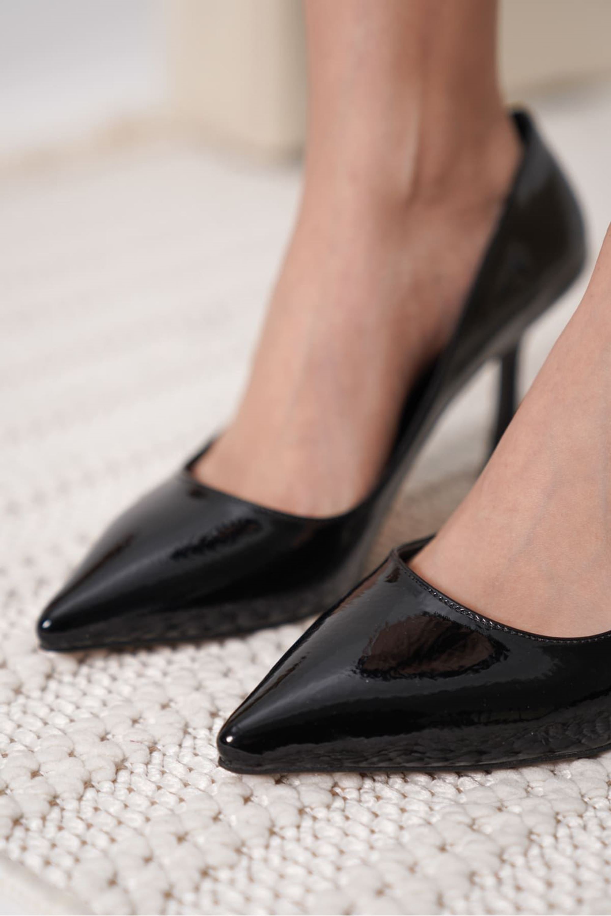 Zelena Kadın Siyah Kırışık Rugan Stiletto