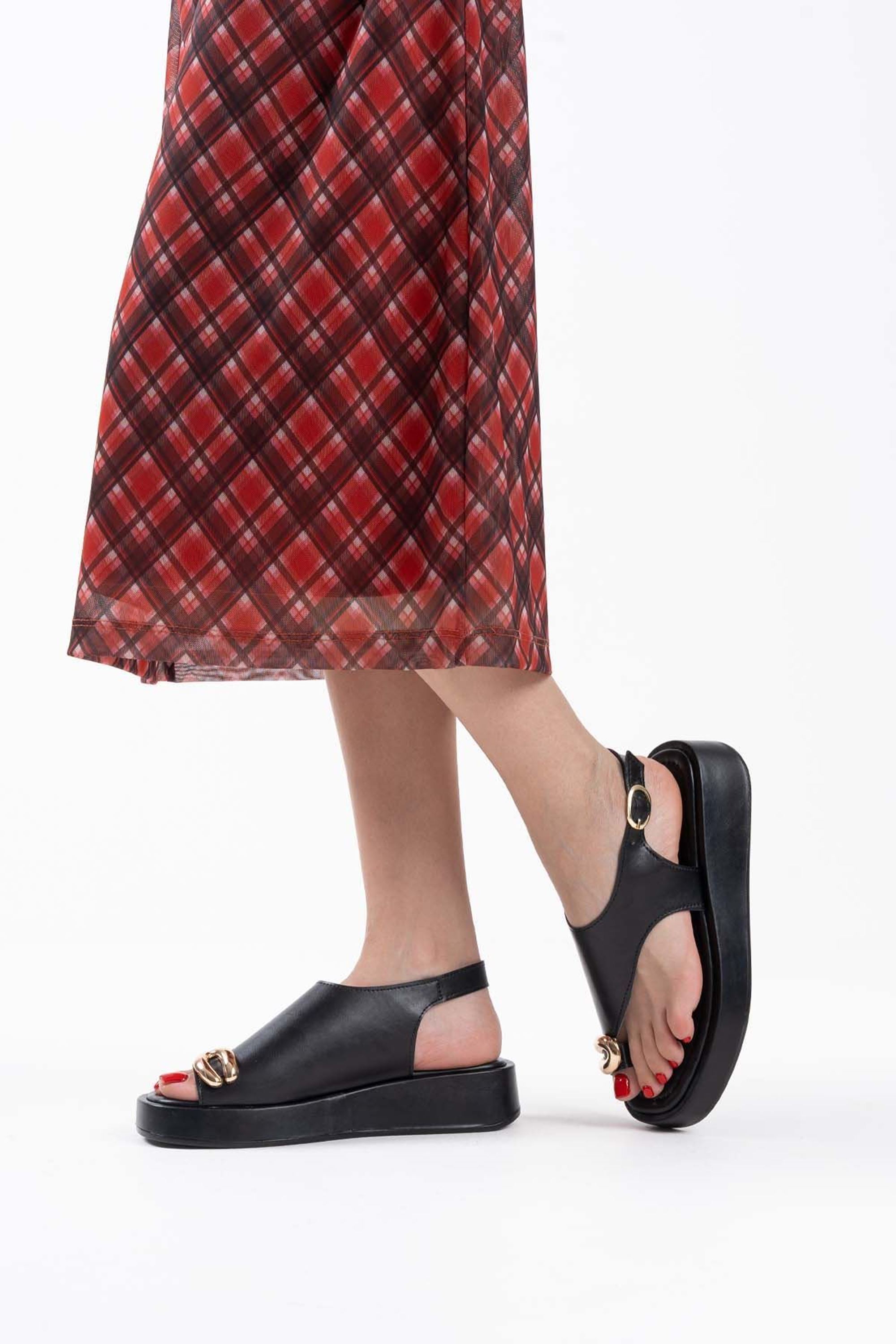 Milena Siyah Cilt Toka Detaylı Sandalet